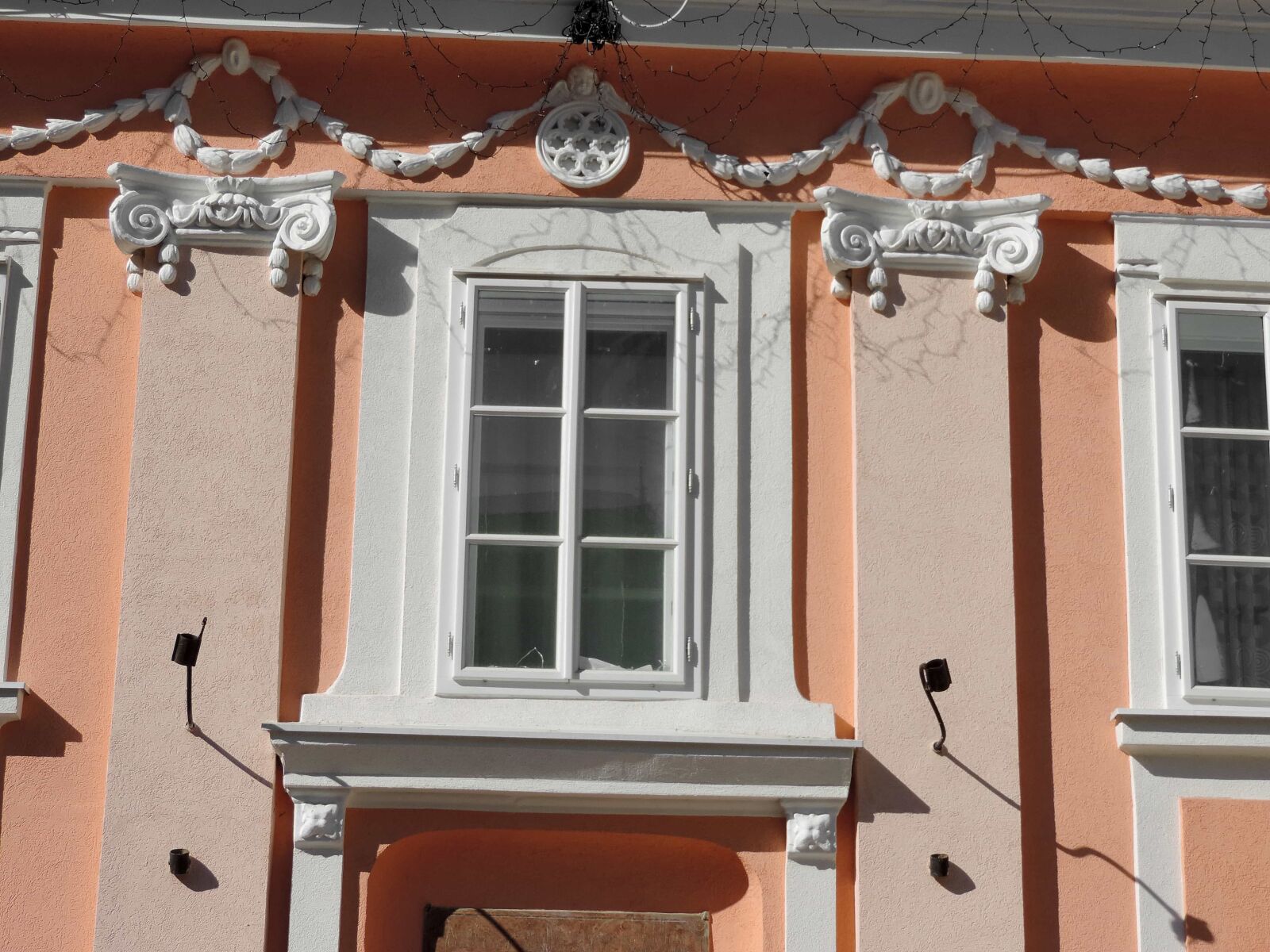 Nikon Coolpix P520 sample photo. Baroque, decoration, house, architecture photography