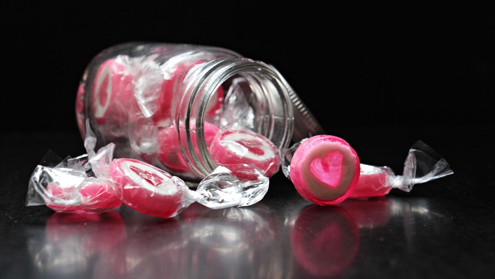 Canon EOS 550D (EOS Rebel T2i / EOS Kiss X4) sample photo. Candy, heart, heart candy photography