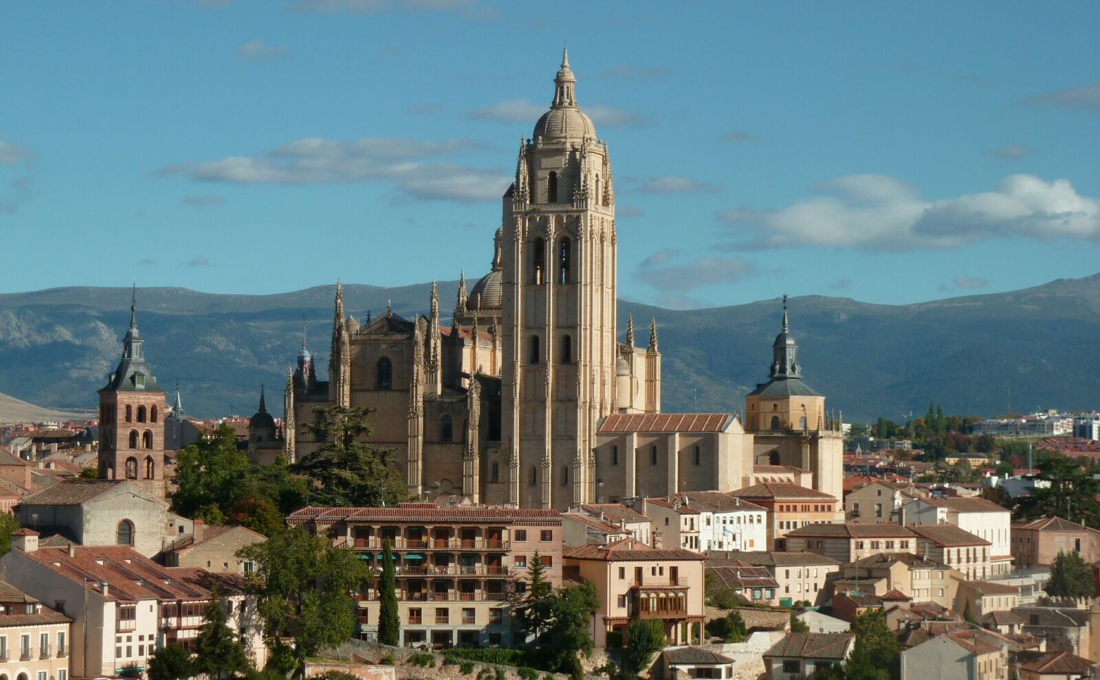Panasonic Lumix DMC-ZS5 (Lumix DMC-TZ8) sample photo. Cathedral, city, segovia photography