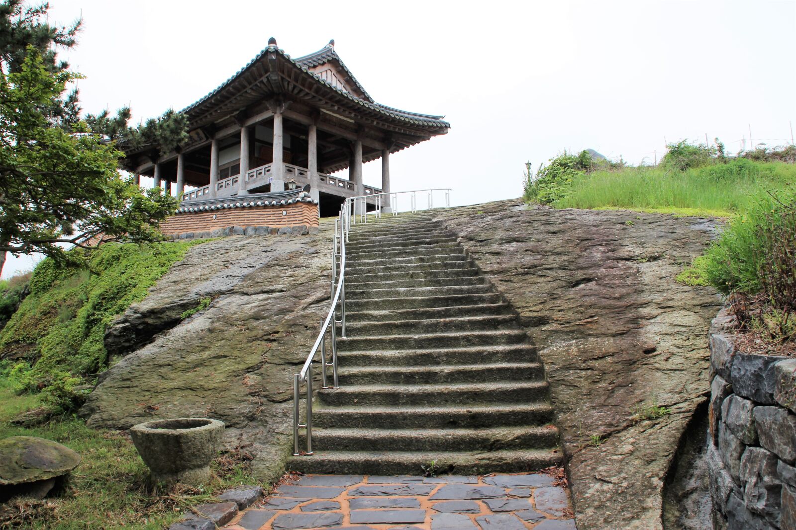 Canon EOS 600D (Rebel EOS T3i / EOS Kiss X5) sample photo. Korea, stairs, landscape photography