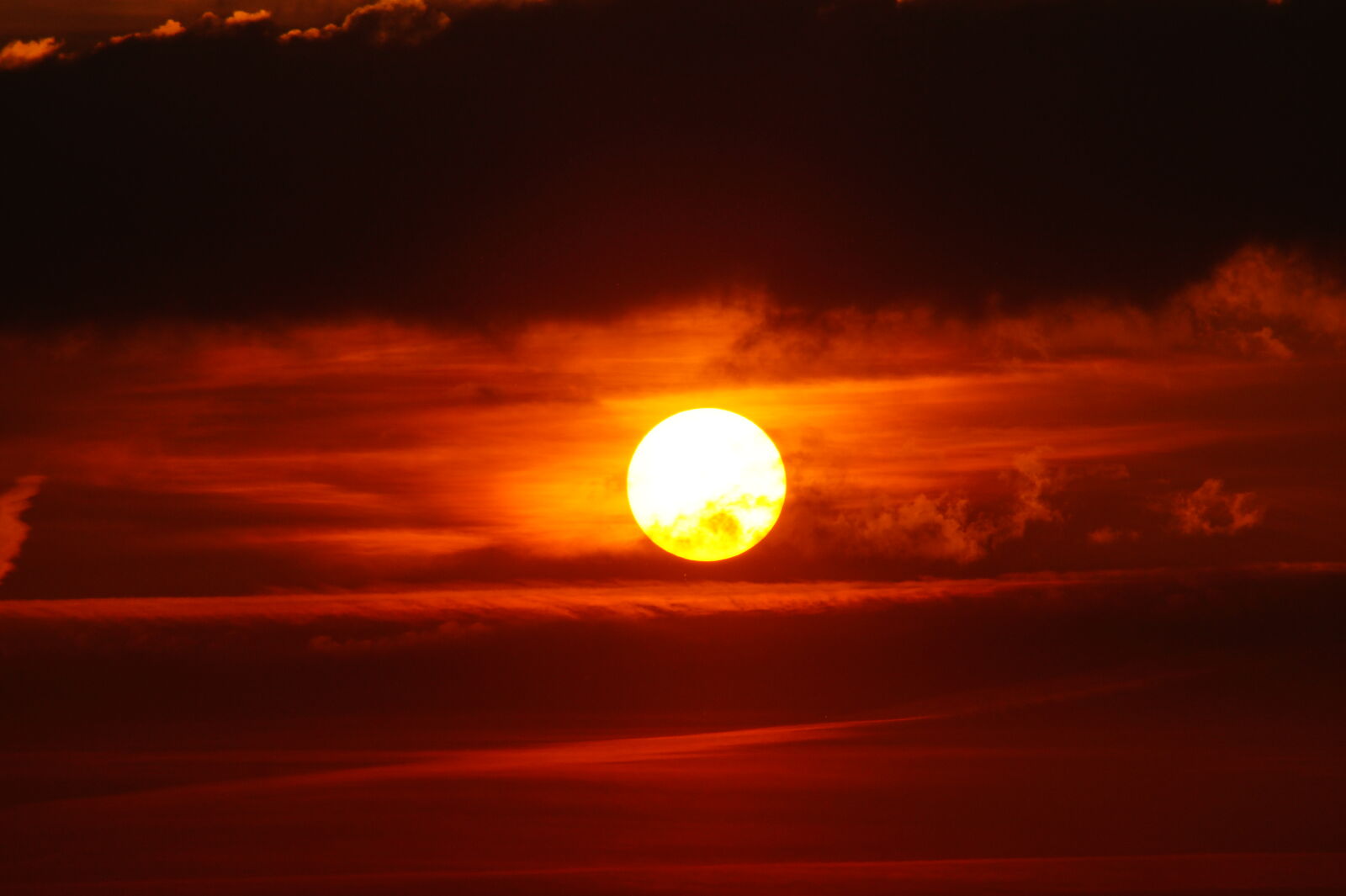 Sony SLT-A58 sample photo. Clouds, dark, clouds, dawn photography