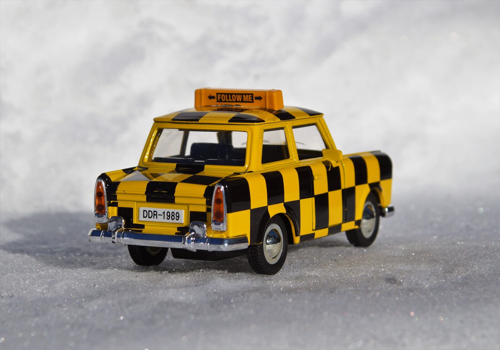 Sony DT 18-70mm F3.5-5.6 sample photo. Model car, satellite, auto photography