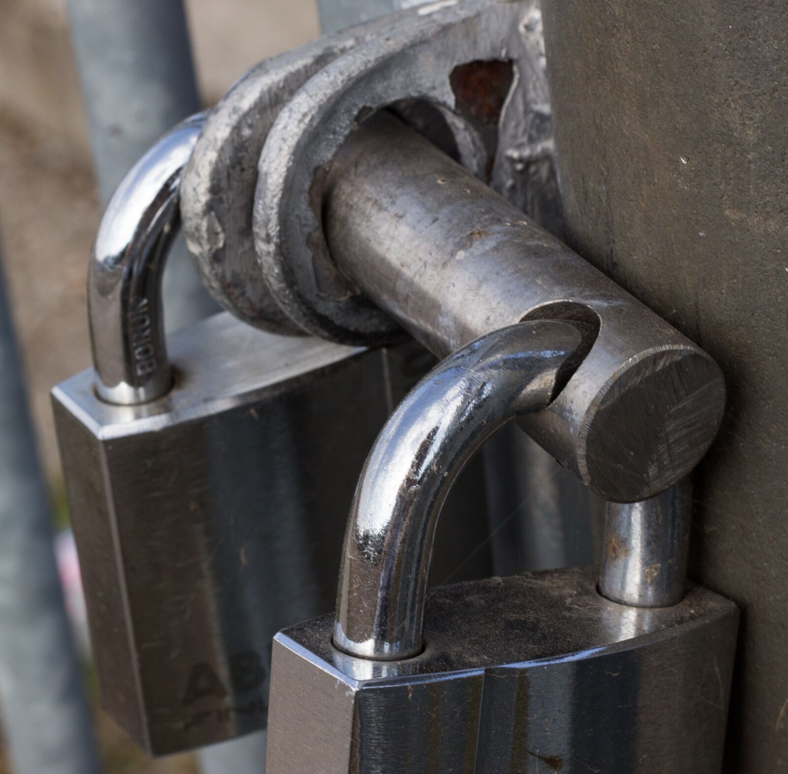 Canon EOS 700D (EOS Rebel T5i / EOS Kiss X7i) + Canon EF 50mm F1.8 STM sample photo. Castle, locked, gate photography