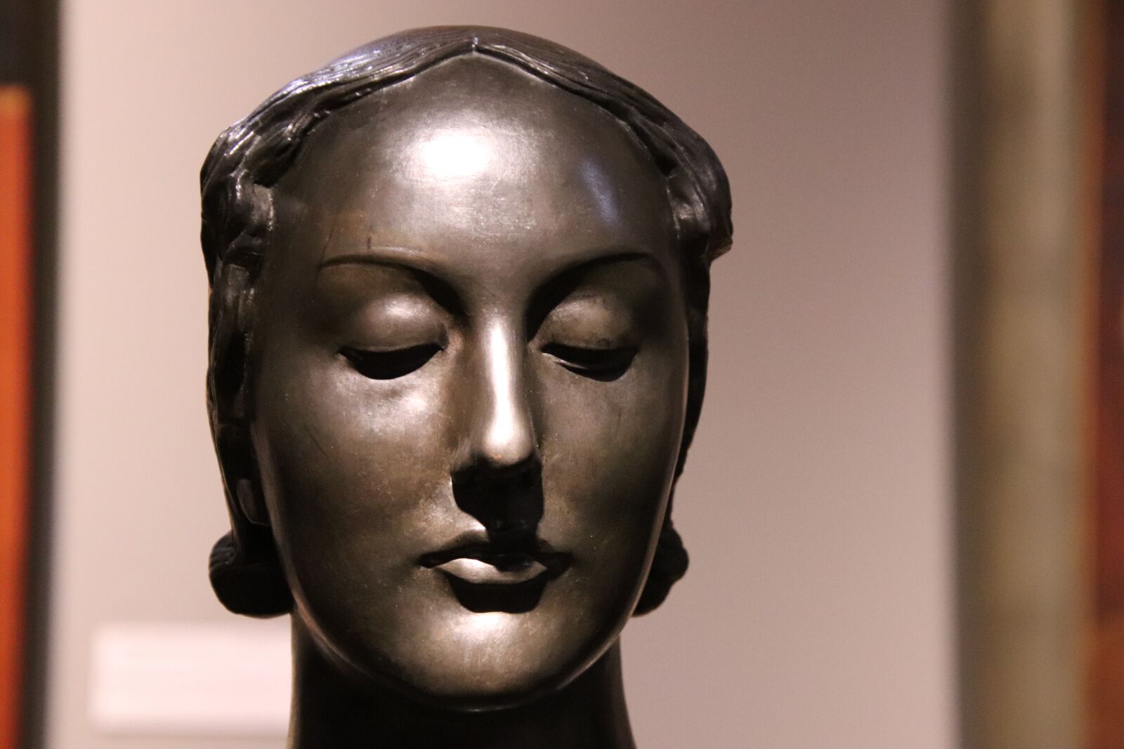 Canon EOS 800D (EOS Rebel T7i / EOS Kiss X9i) sample photo. Sculpture, bronze, woman photography