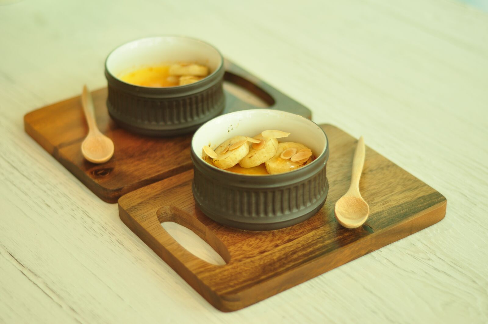 Nikon D90 sample photo. Bakery, sweet, wood plate photography