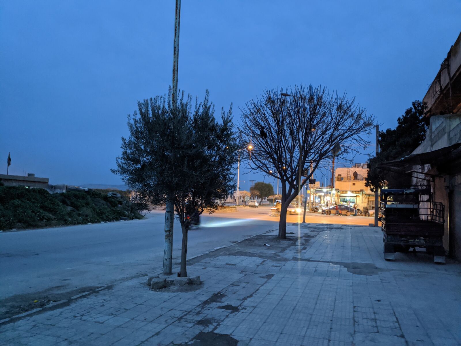 Xiaomi POCO F1 sample photo. Night, hood, basic photography