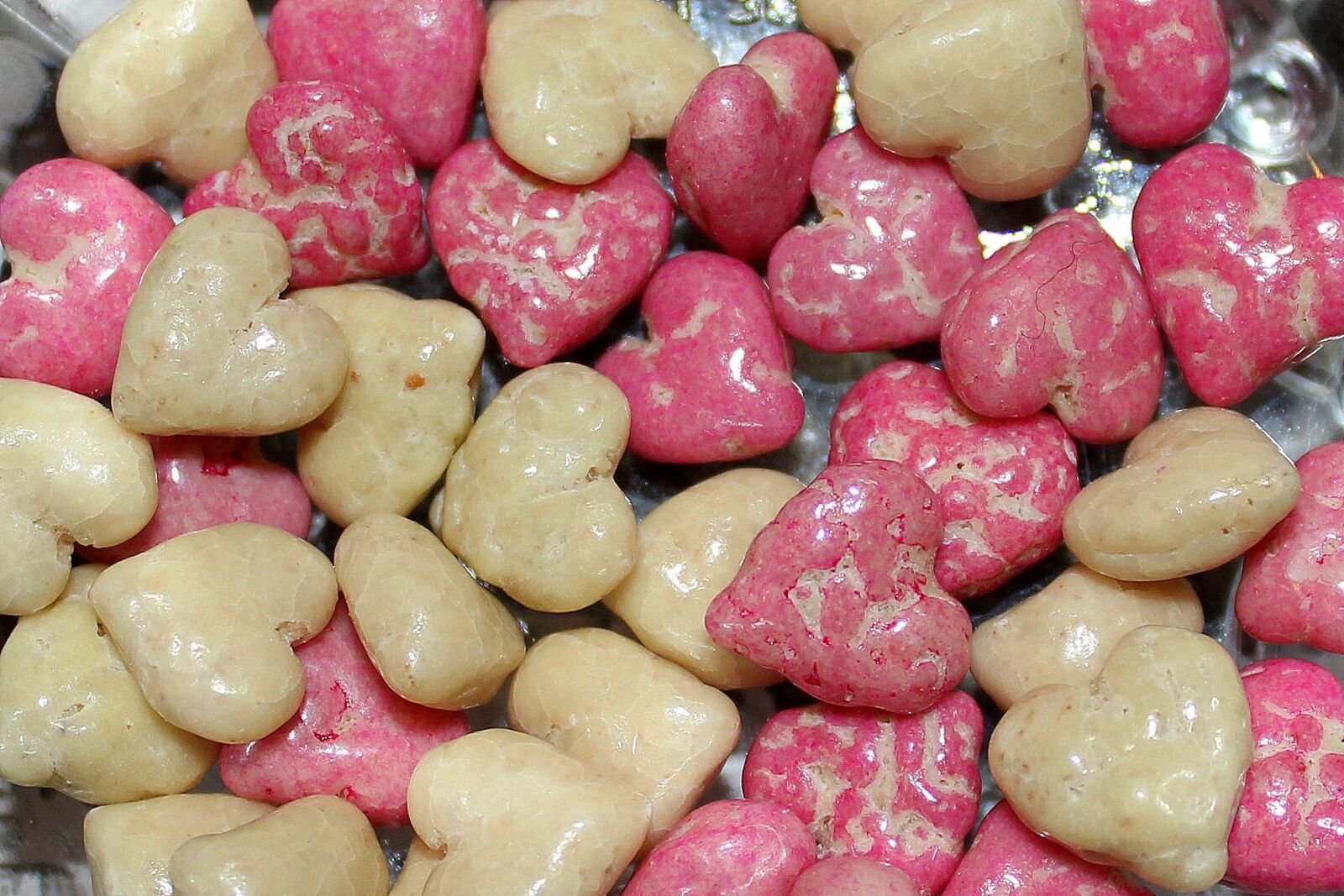 Canon EOS 1200D (EOS Rebel T5 / EOS Kiss X70 / EOS Hi) sample photo. Hearts, crisps, sweet photography