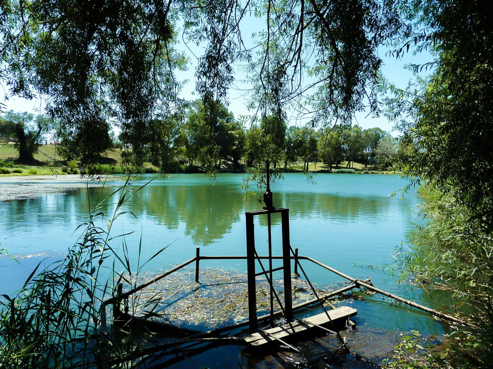 Panasonic Lumix DMC-ZS7 (Lumix DMC-TZ10) sample photo. Lake, vallabrègues, water photography