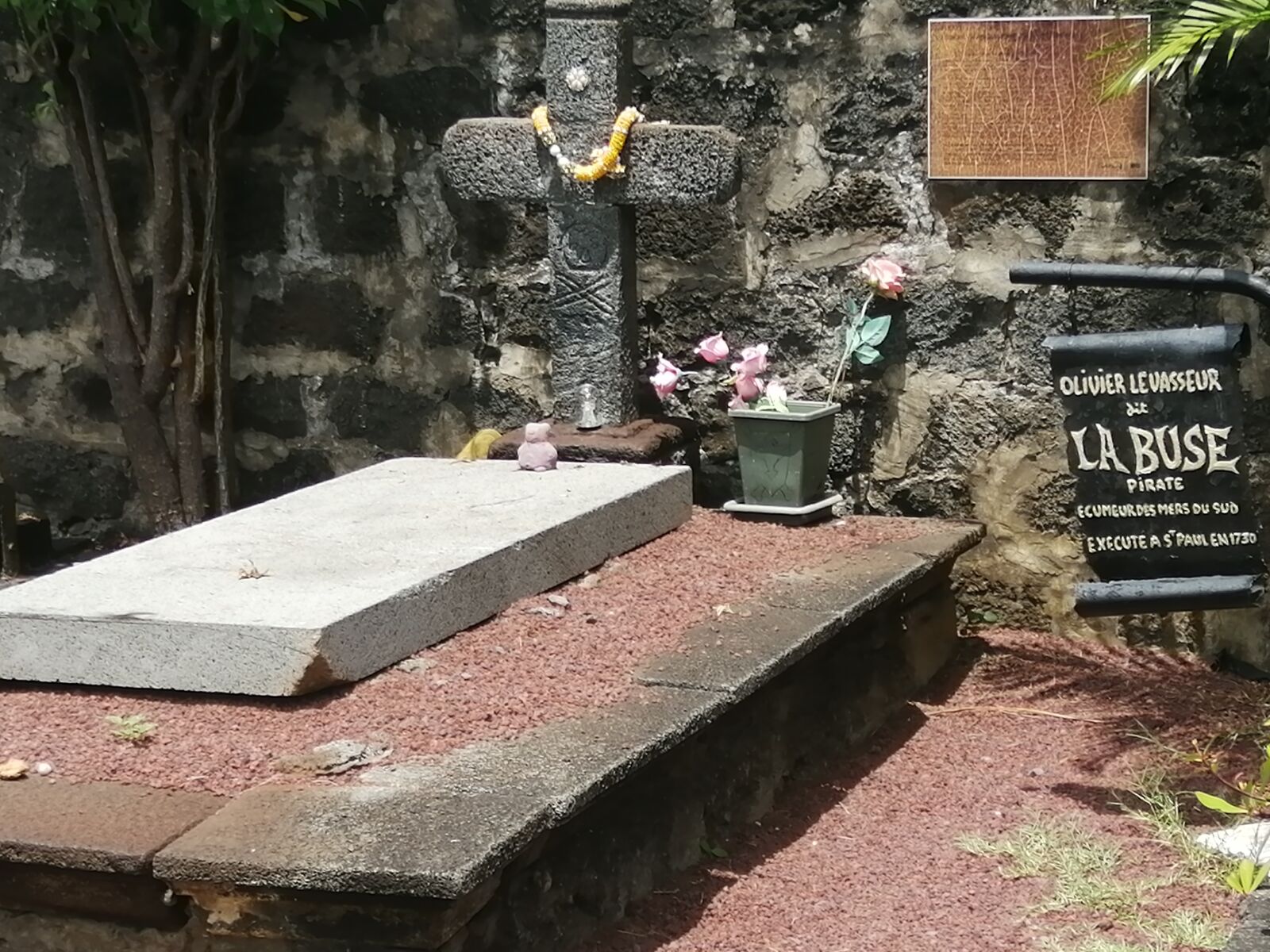 HUAWEI P SMART 2019 sample photo. Pirat, tomb, la buse photography
