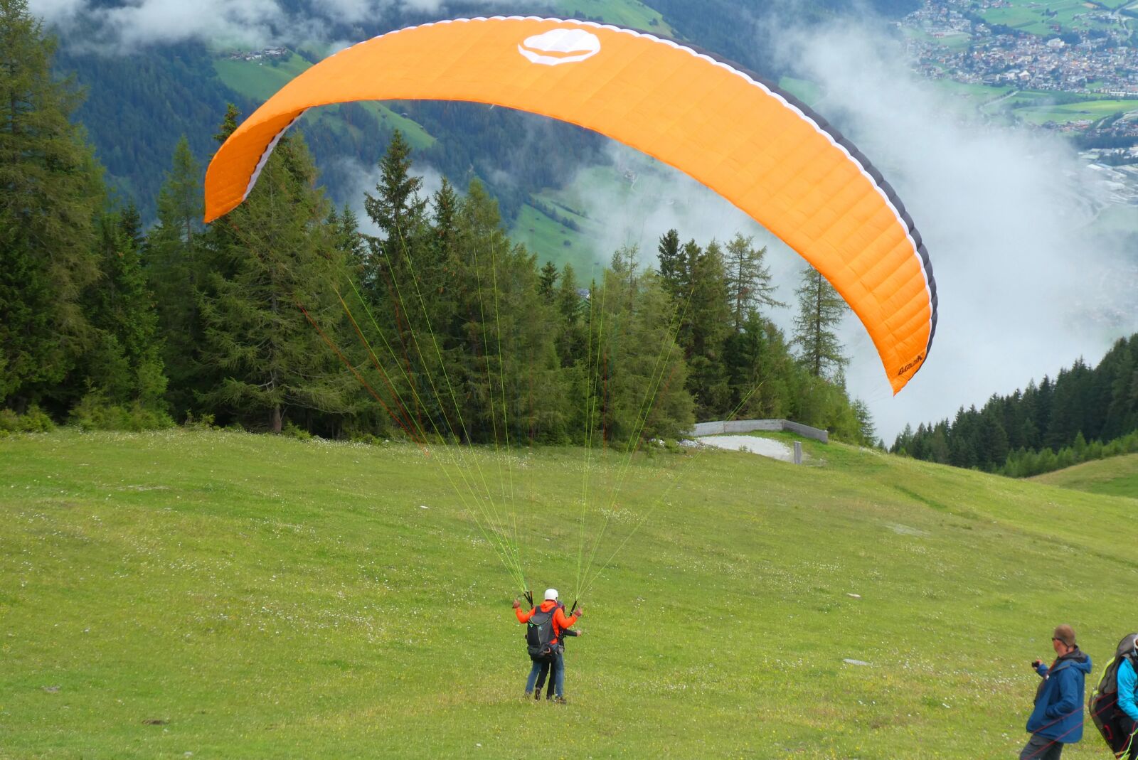 Panasonic Lumix DC-ZS70 (Lumix DC-TZ90) sample photo. Jump, paragliding, sports photography