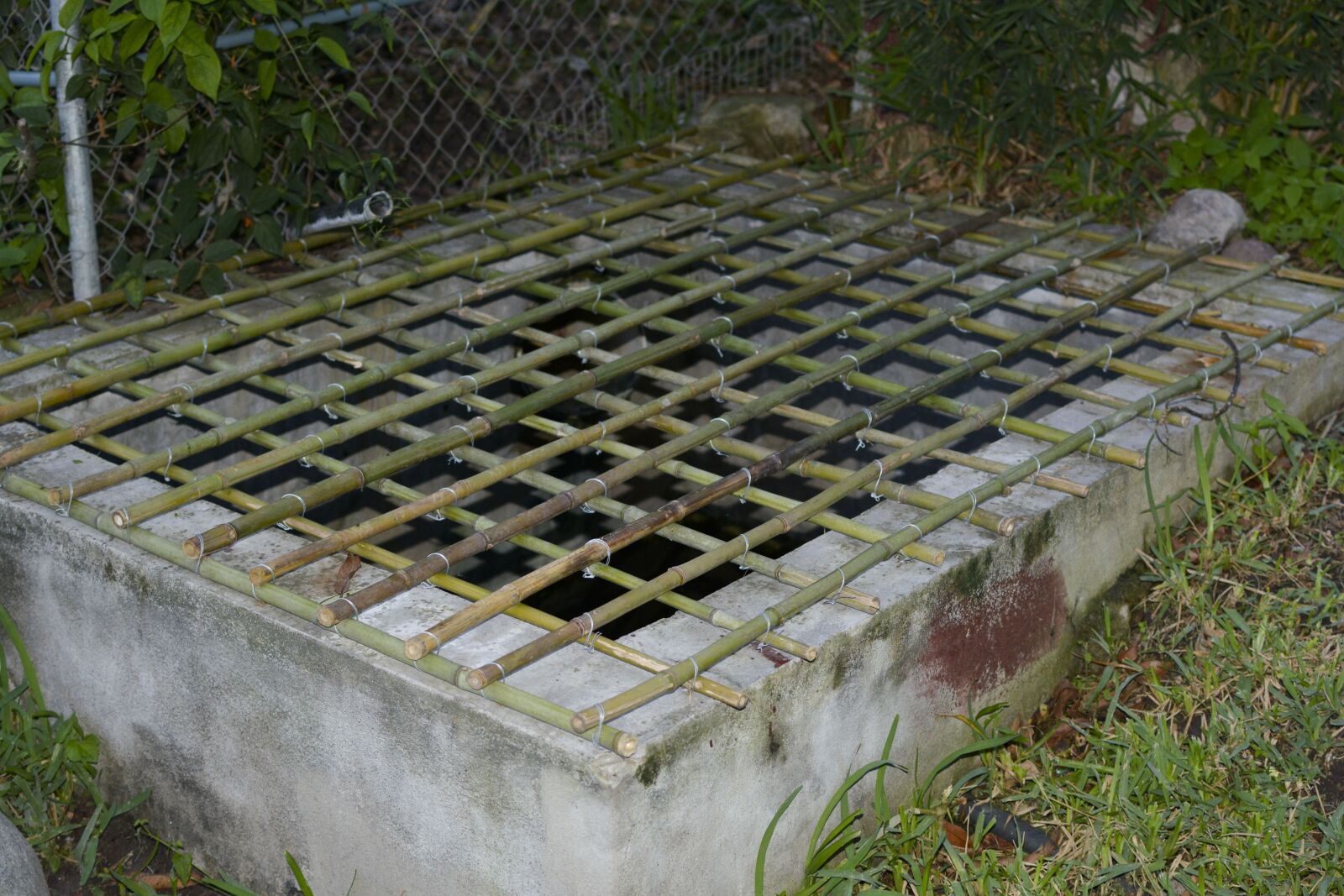 Nikon D7100 sample photo. Grating, well, water photography
