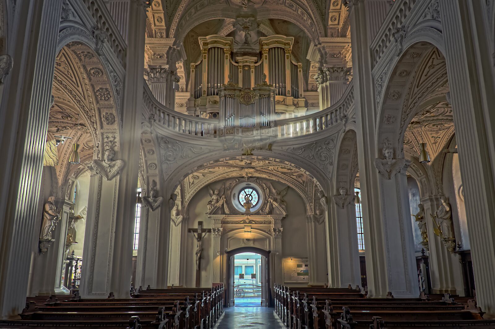 Olympus OM-D E-M10 sample photo. Architecture, church, building photography