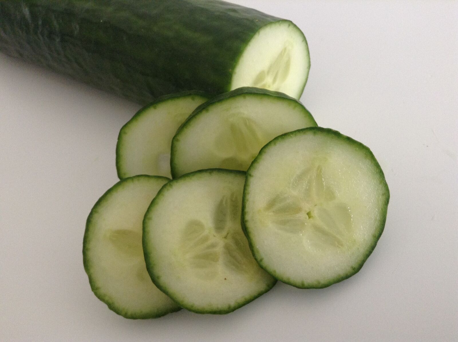 iPad mini back camera 3.3mm f/2.4 sample photo. Cucumber, vegetables, vegetarian photography