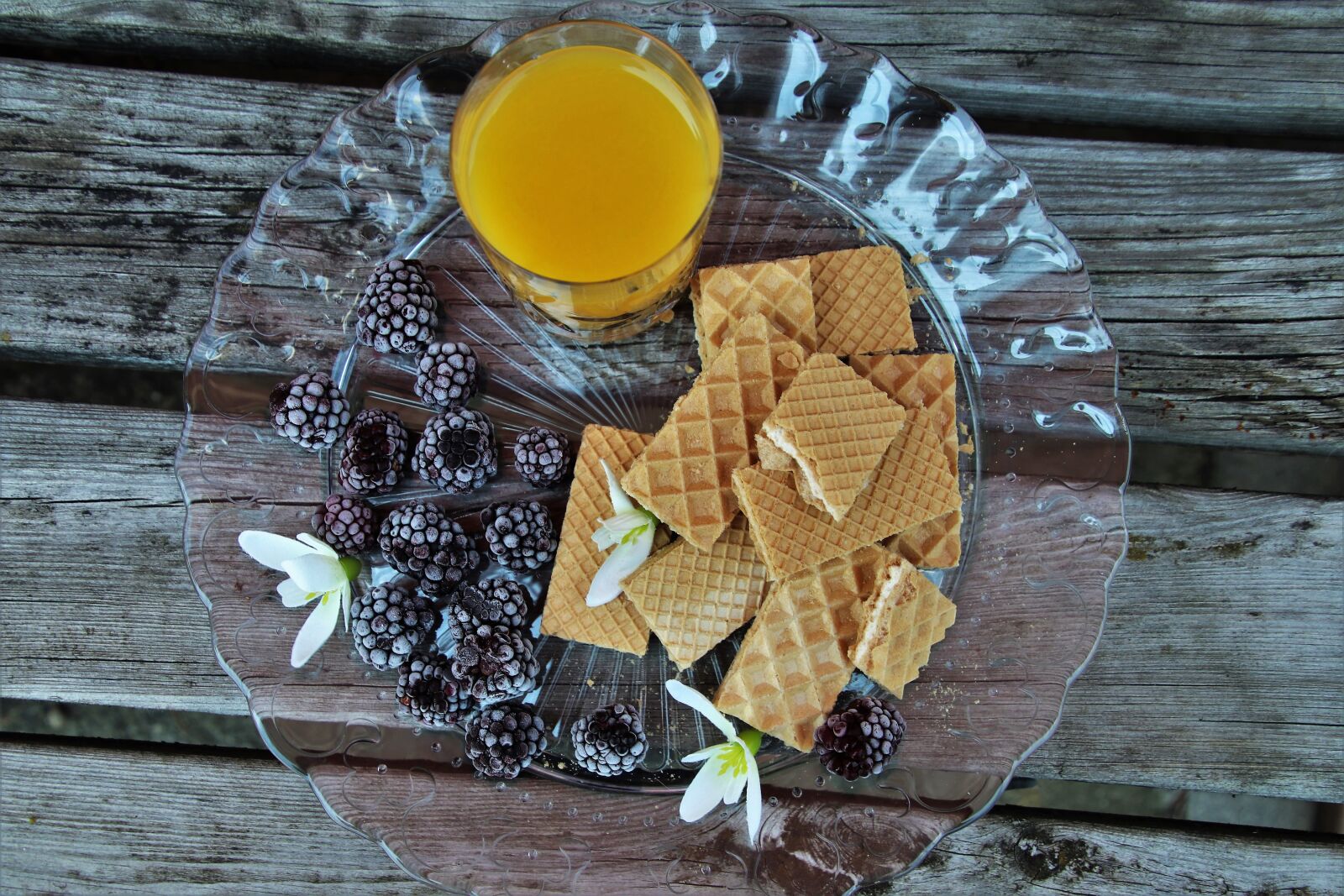Canon EOS 80D sample photo. Wafers, fruit, blackberries photography