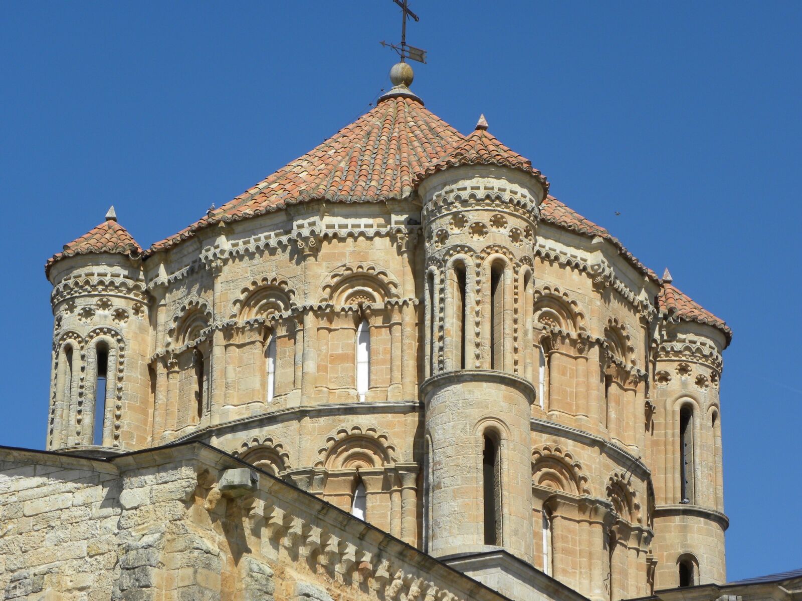 Nikon Coolpix P90 sample photo. Zamora, cathedral of the photography