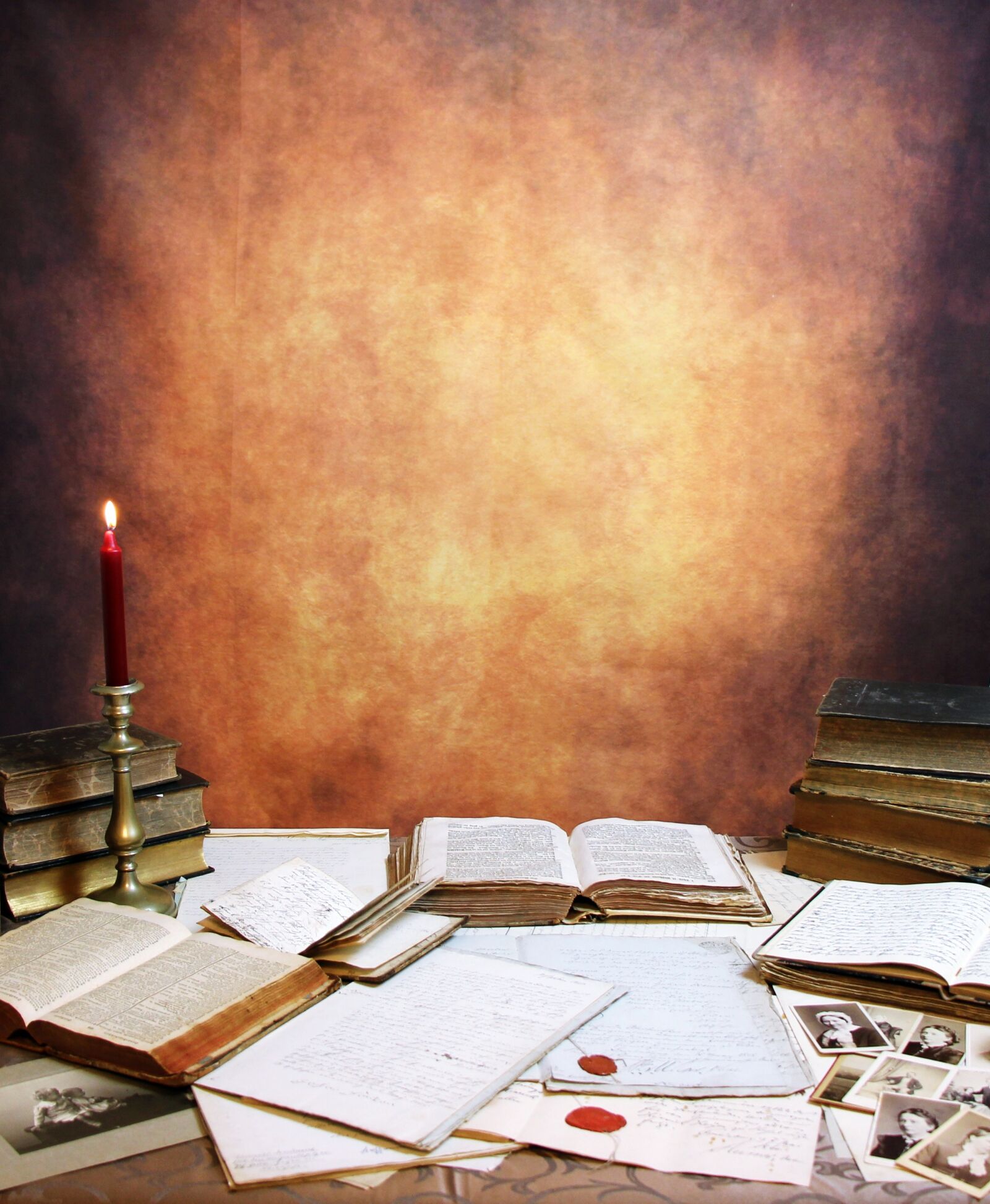Canon EOS 700D (EOS Rebel T5i / EOS Kiss X7i) sample photo. Background, books, old photography