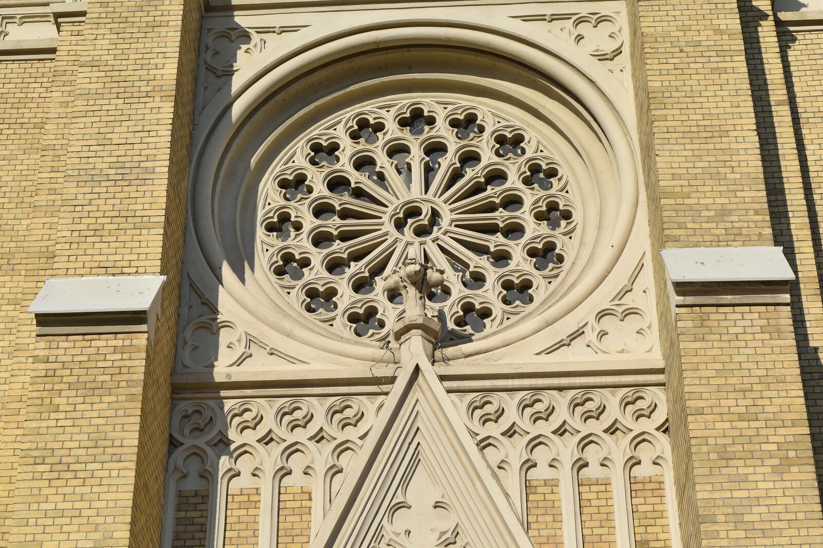 Nikon D5500 sample photo. Arabesque, circle, ornament, window photography