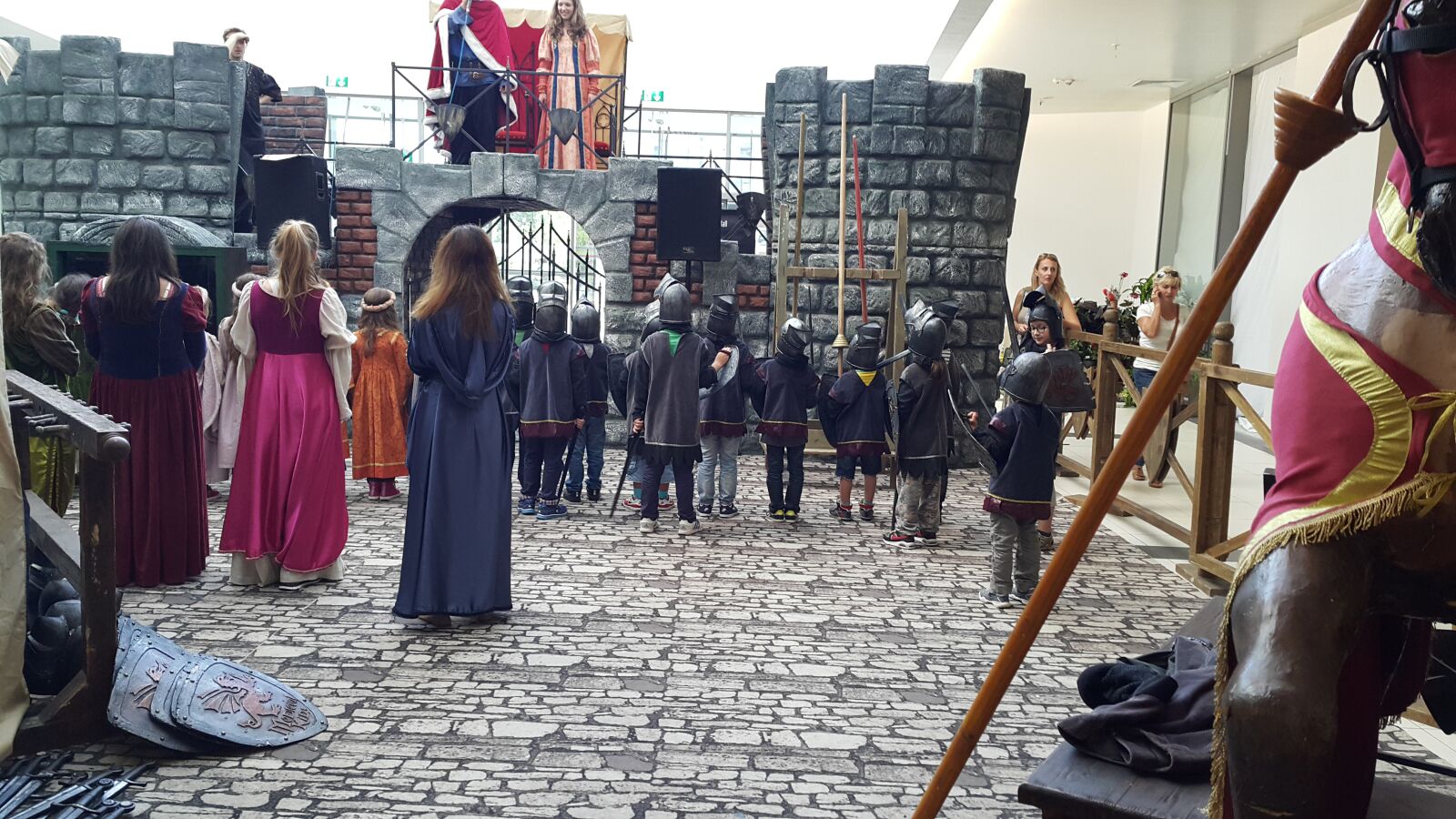 Samsung Galaxy Note4 sample photo. Kids, toy, knight, middle photography