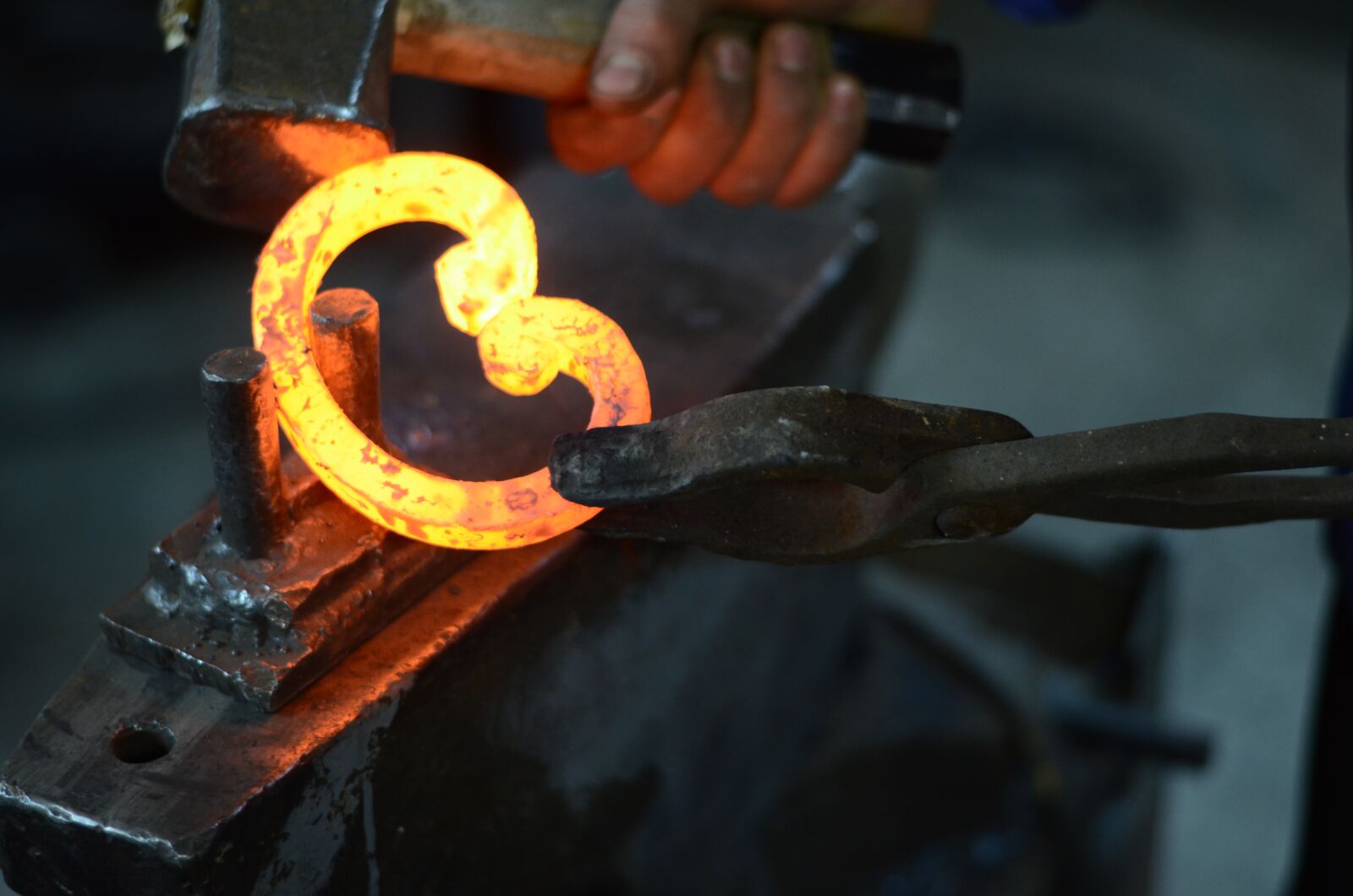 Nikon D5100 sample photo. Forge, forging, fire photography