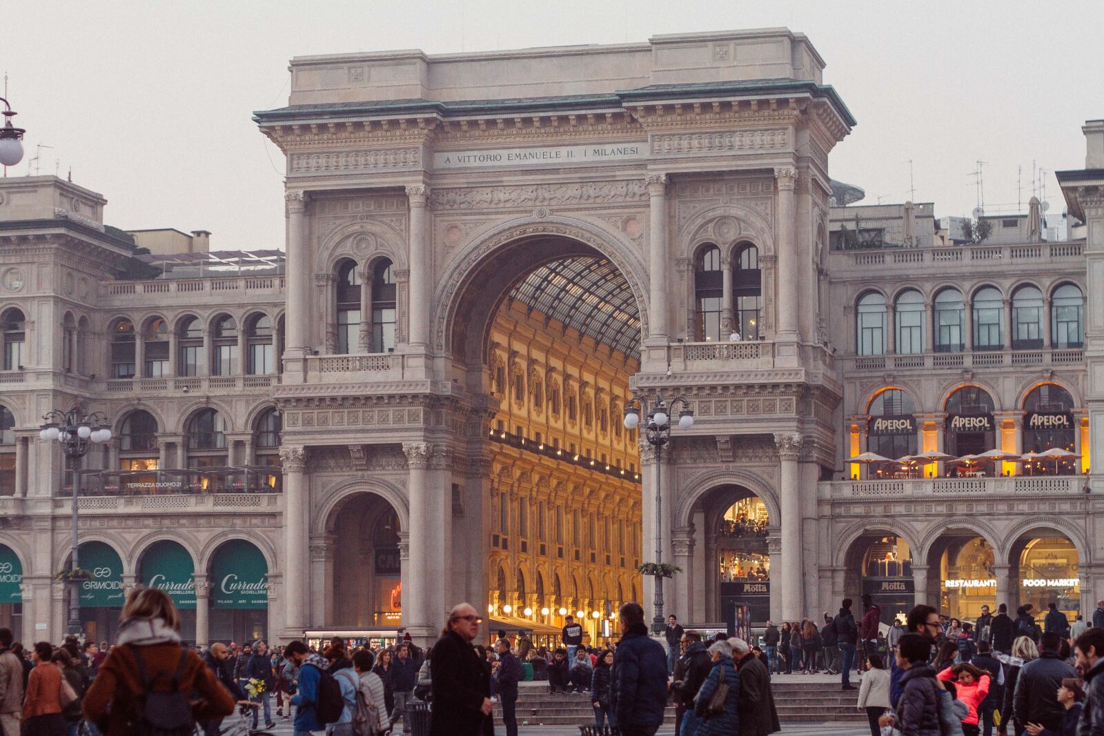 Canon EOS 7D + Canon EF 50mm F1.8 II sample photo. Arch, architecture, building, city photography