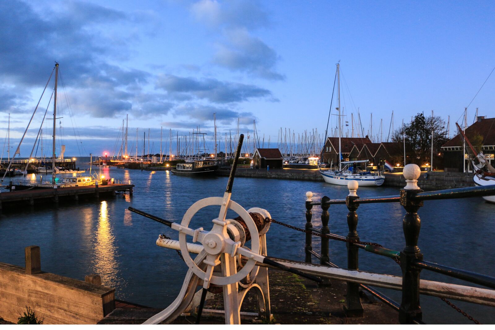 Canon EOS 70D sample photo. Hindeloopen, port, evening photography