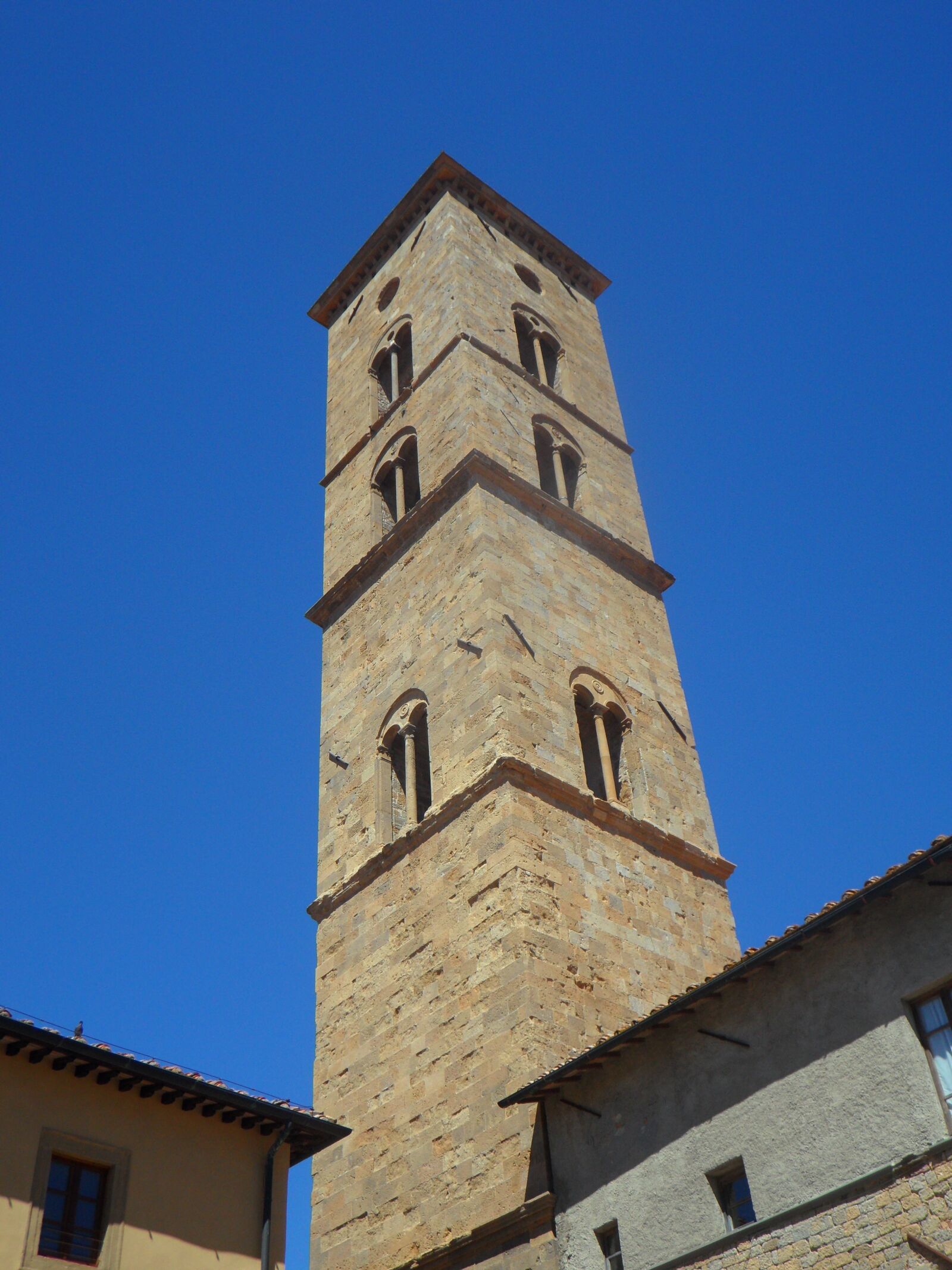 Samsung VLUU WB210, SAMSUNG WB210 sample photo. Volterra, building, medieval photography