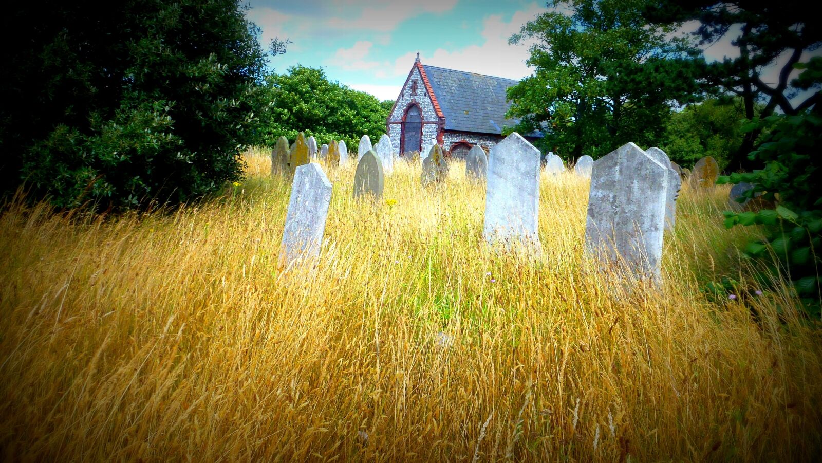 Panasonic Lumix DMC-ZS10 (Lumix DMC-TZ20 / Lumix DMC-TZ22) sample photo. Derelict, church, gravestones photography