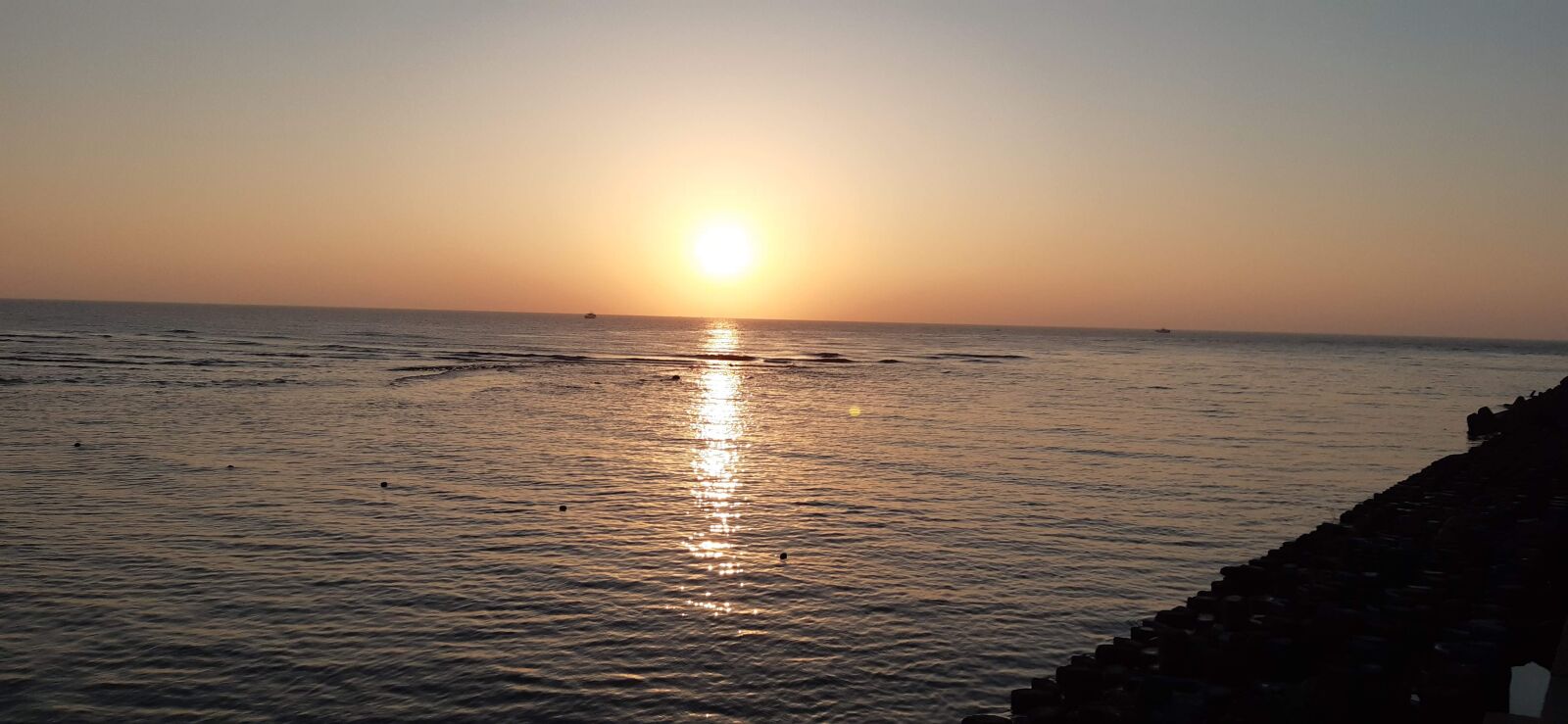 Samsung Galaxy A30 sample photo. Sunset, sea, beach photography