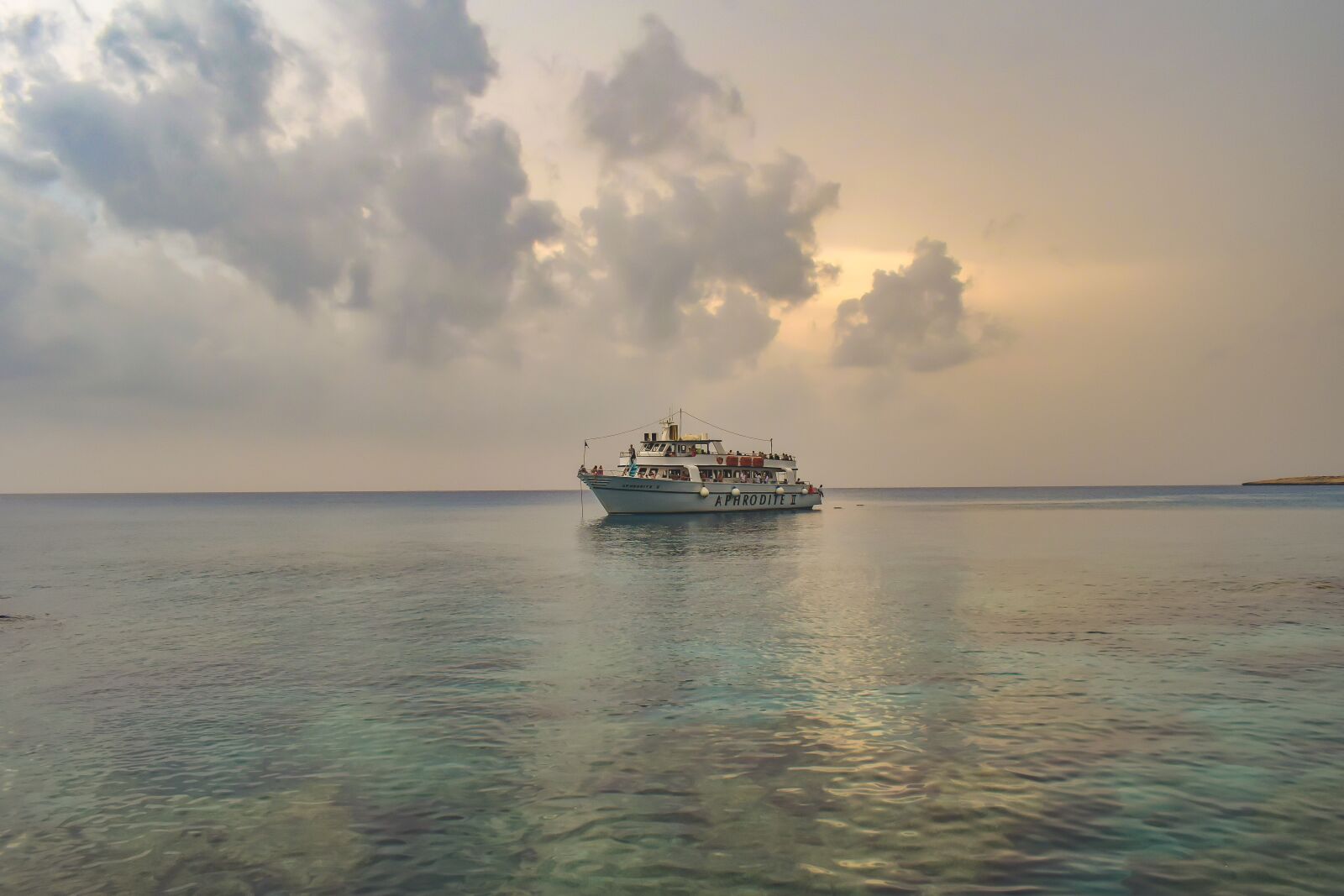 Nikon D3300 sample photo. Seascape, boat, sky photography