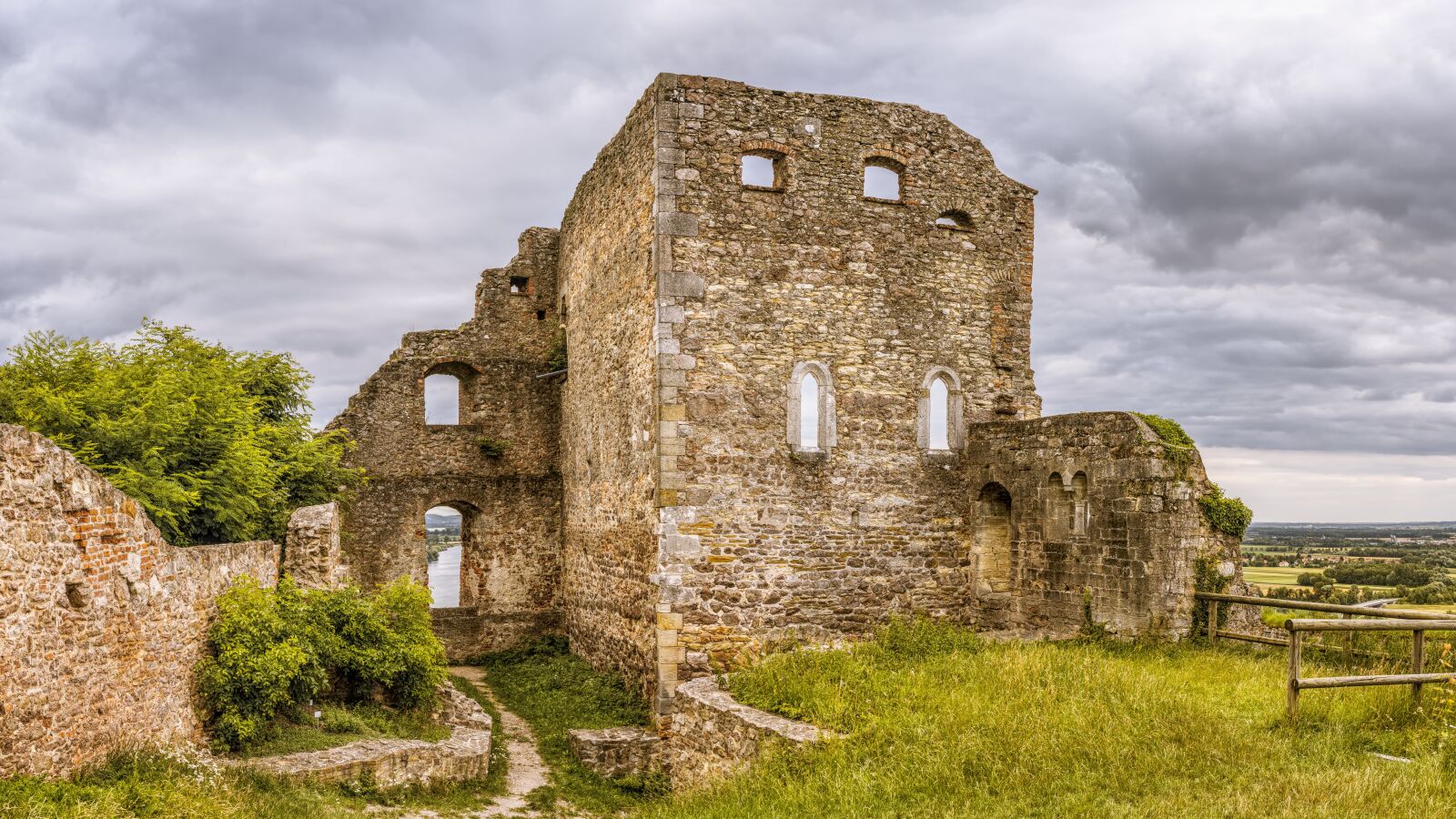 Sony a6300 + Sigma 30mm F2.8 EX DN sample photo. Burgruine, donaustauf, danube photography