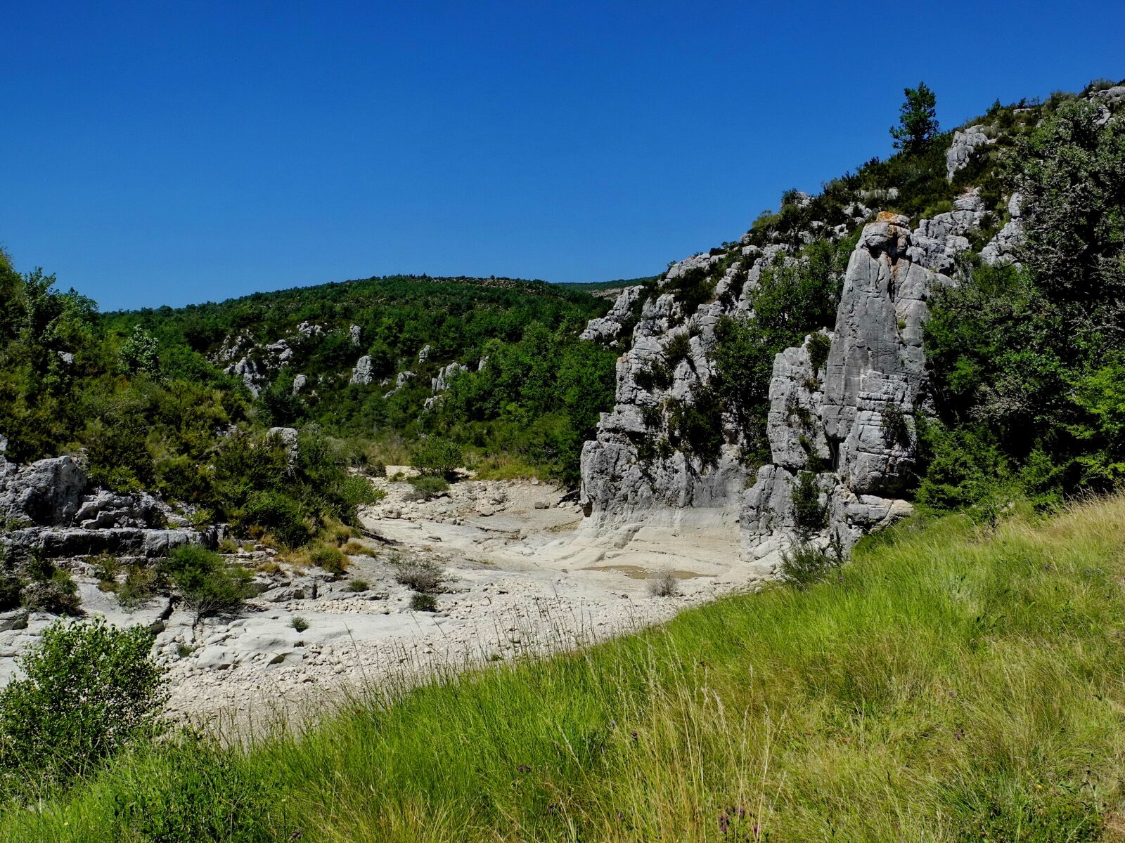 Nikon Coolpix P7000 sample photo. Artuby, verdon, river photography