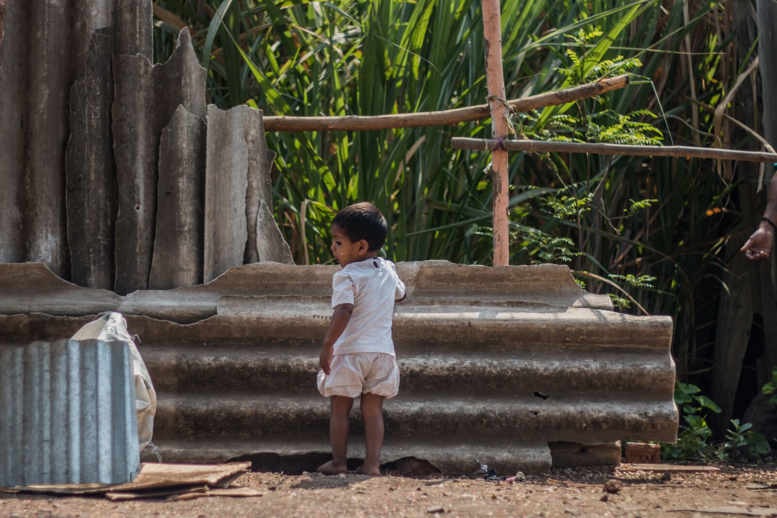 Canon EOS 70D + Canon EF 50mm F1.8 II sample photo. Kid, slum, poverty photography