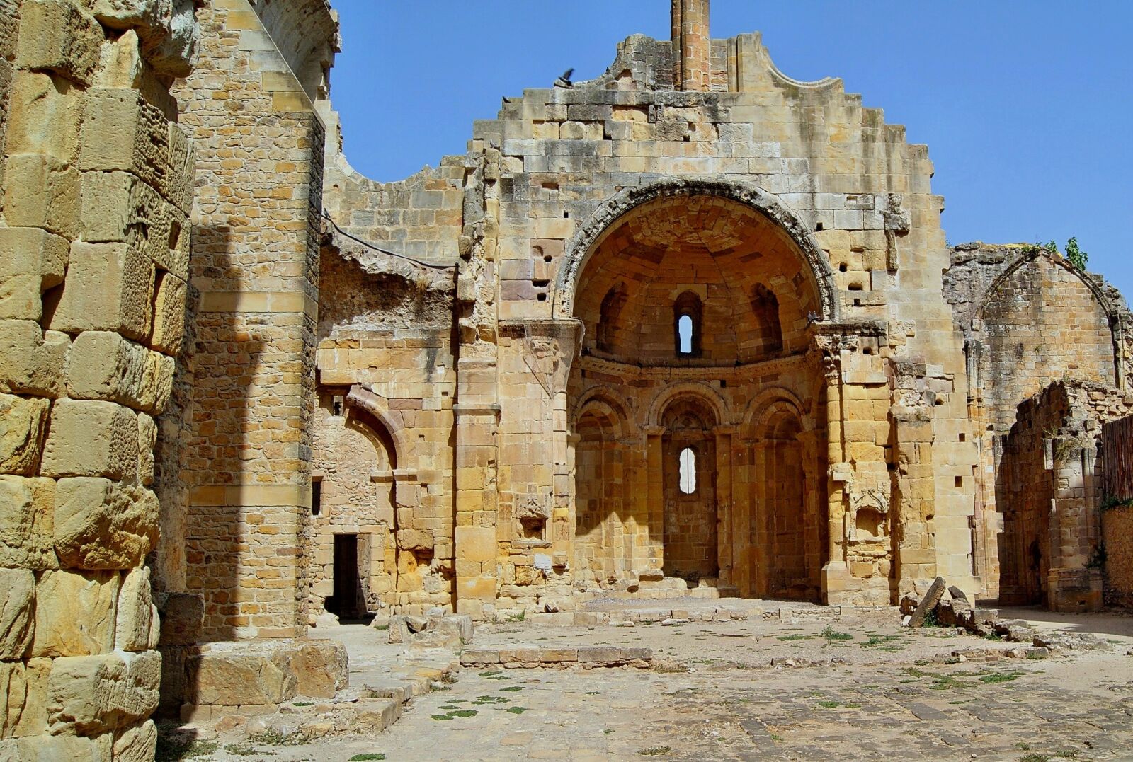 Sony Alpha DSLR-A230 sample photo. France, alet, ruins photography