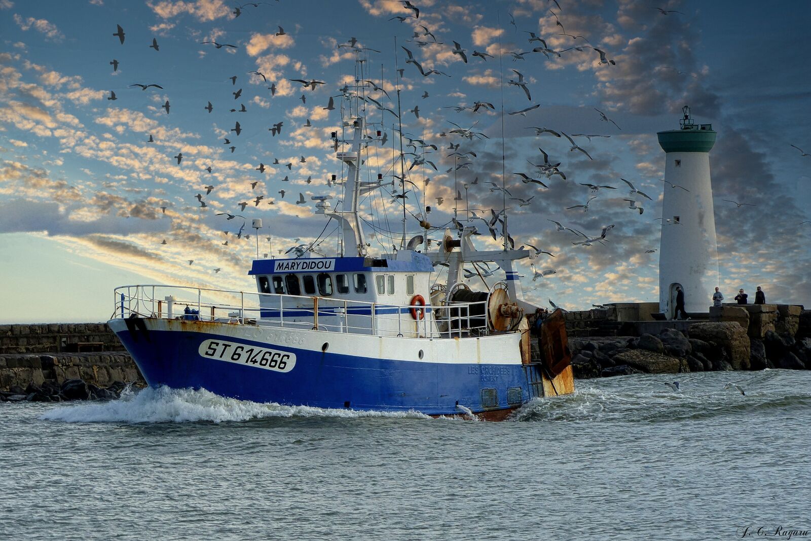 Panasonic Lumix DMC-FZ200 sample photo. Boat, fisherman, lighthouse photography