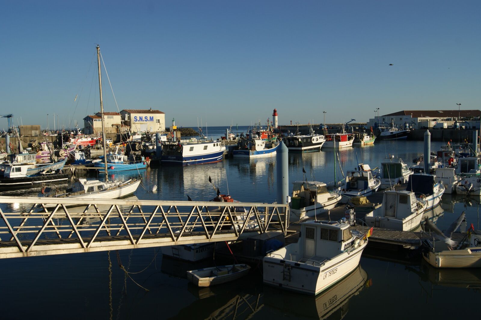 Sony Alpha DSLR-A290 sample photo. Boat, fishing, traditional fishing photography