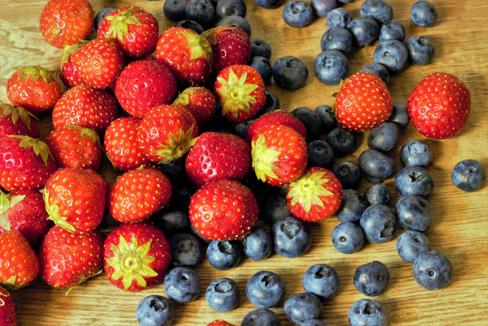 Canon EOS 650D (EOS Rebel T4i / EOS Kiss X6i) sample photo. Fruit, blueberries, food photography