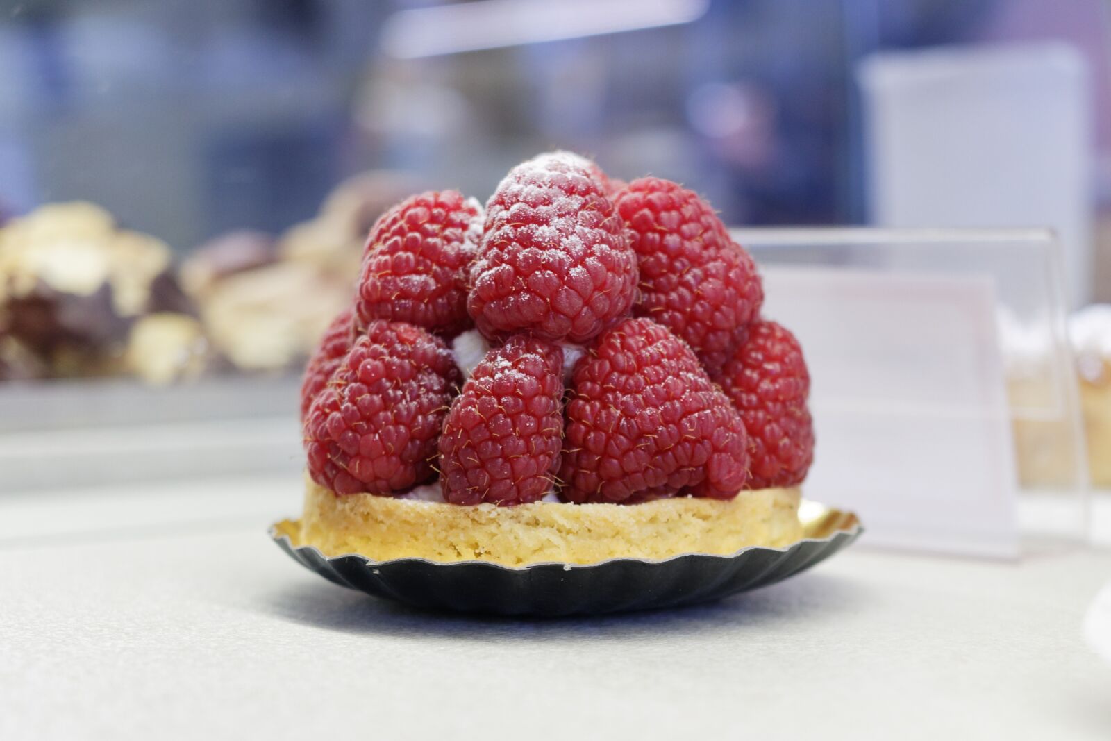 Canon EOS 7D + Canon EF-S 24mm F2.8 STM sample photo. Cake, strawberry, pastry photography