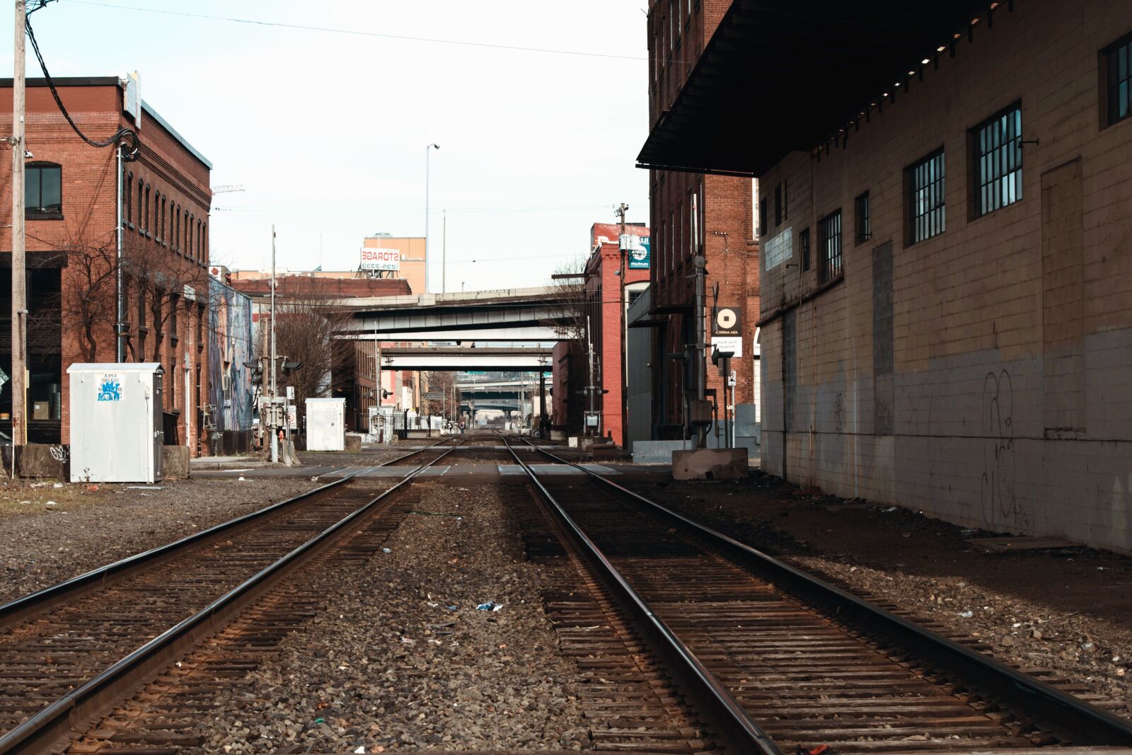 Nikon D5200 sample photo. Travel,vehicle, architecture, city, platform photography