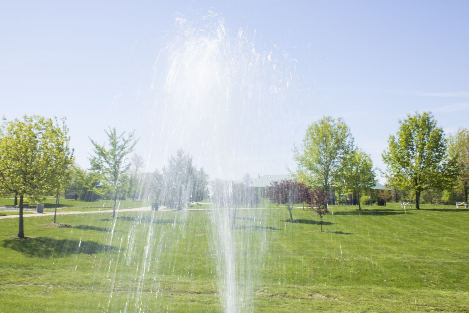 Canon EOS 2000D (EOS Rebel T7 / EOS Kiss X90 / EOS 1500D) sample photo. Landscape, fountain, blur motion photography