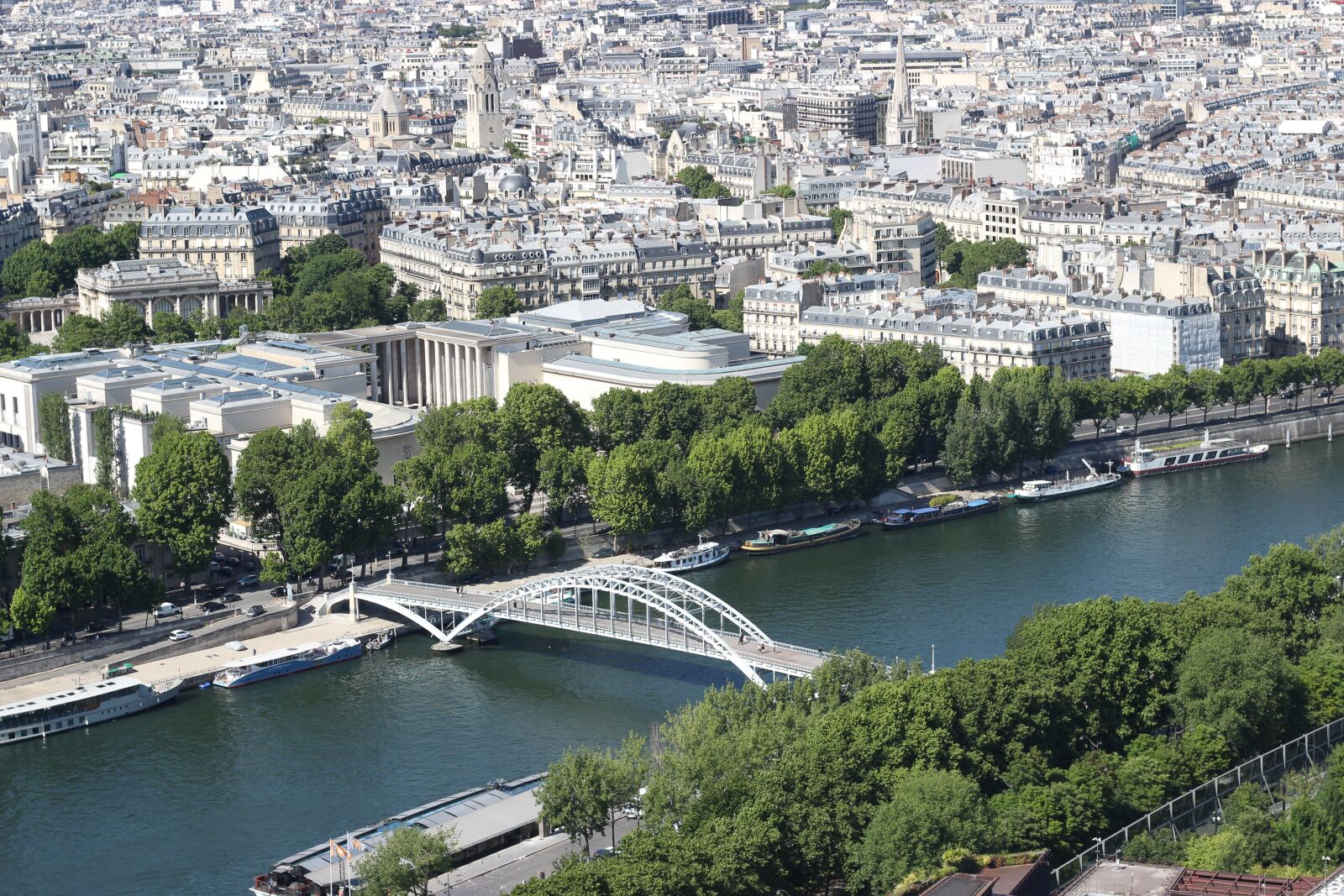 Canon EOS 600D (Rebel EOS T3i / EOS Kiss X5) + Canon EF 50mm F1.8 STM sample photo. Paris, seine, bridge photography