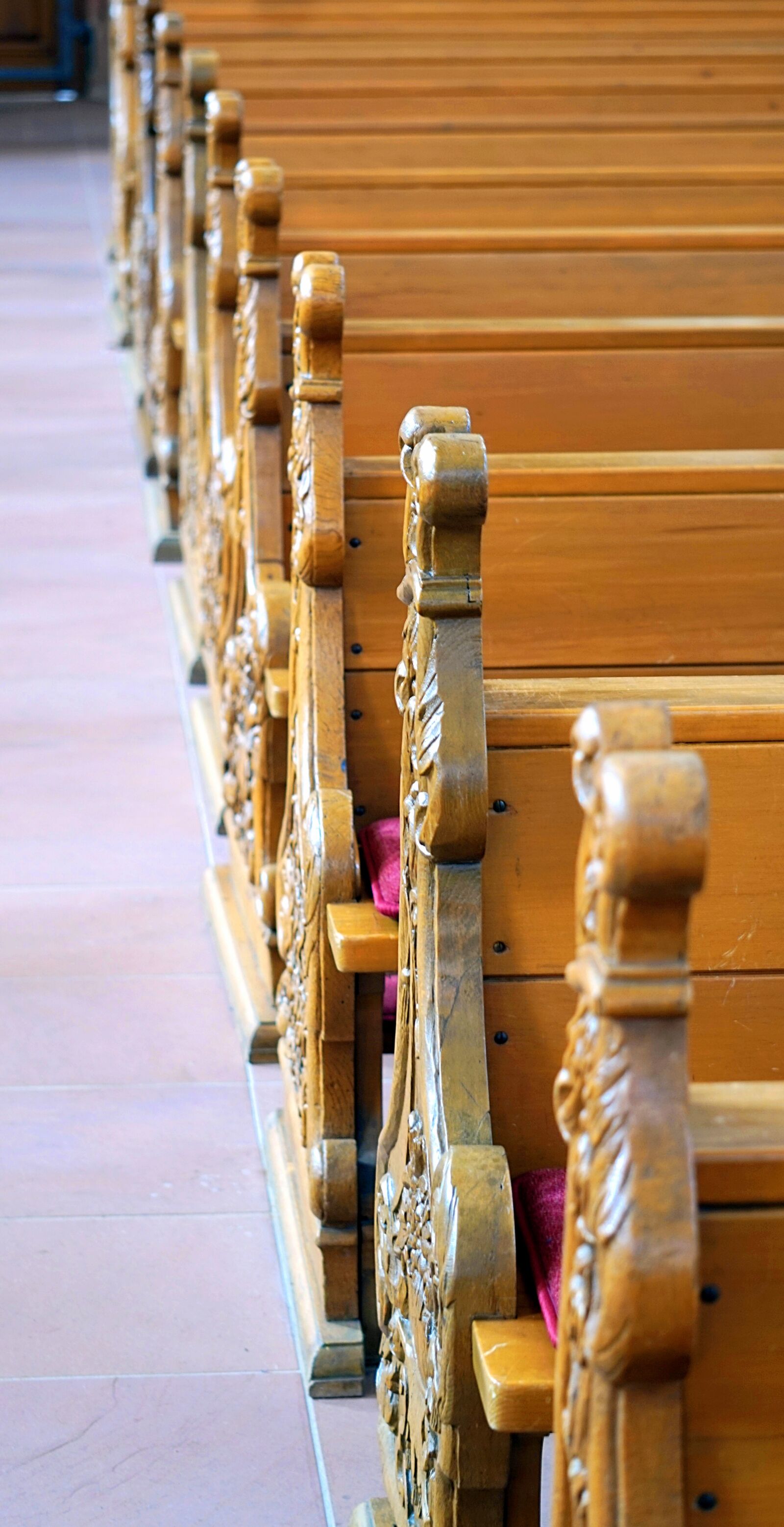 Sony Alpha a5000 (ILCE 5000) + Sony E 55-210mm F4.5-6.3 OSS sample photo. Pew, church, religion photography