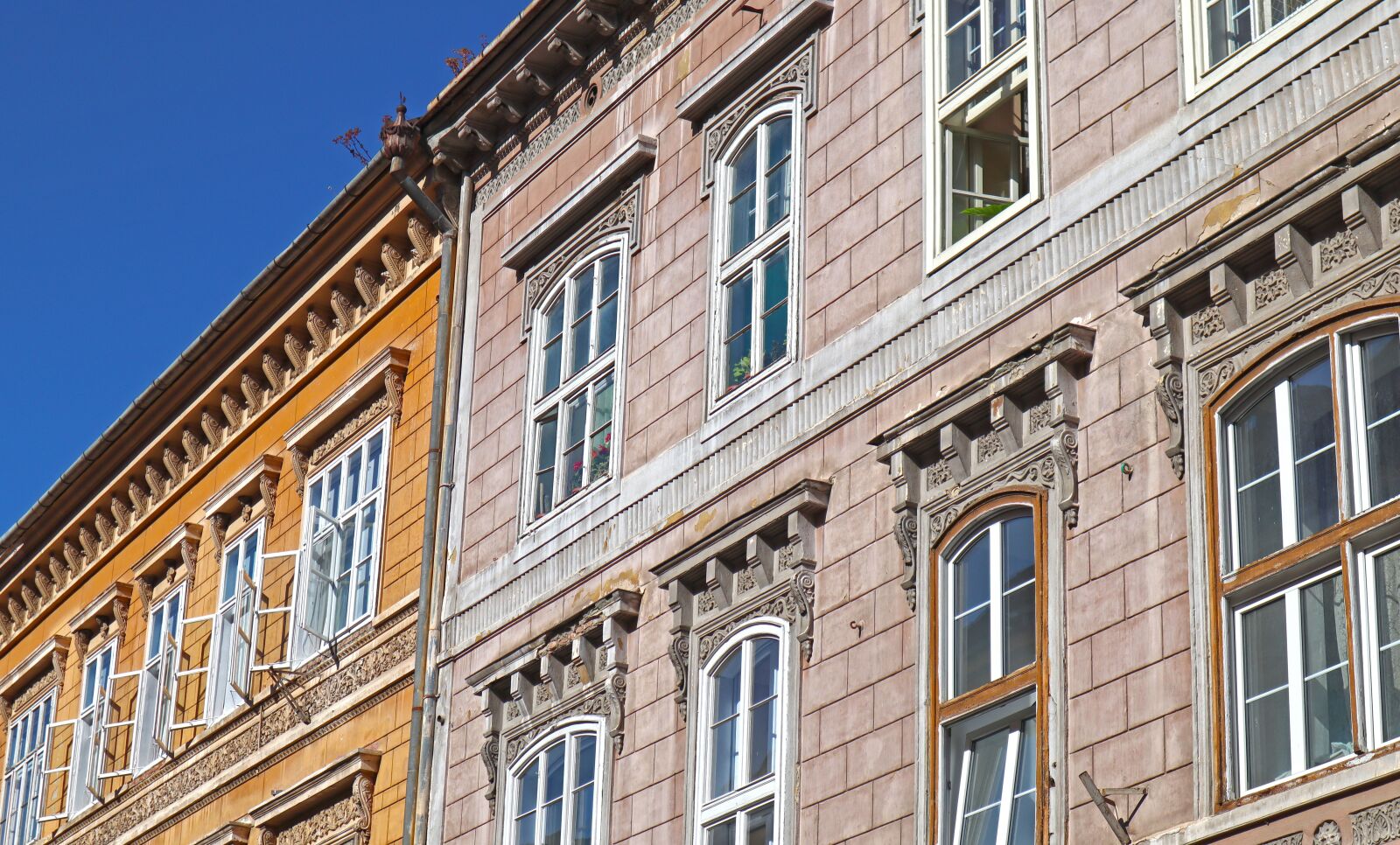 Canon EF-M 15-45mm F3.5-6.3 IS STM sample photo. Architecture, houses, structure photography