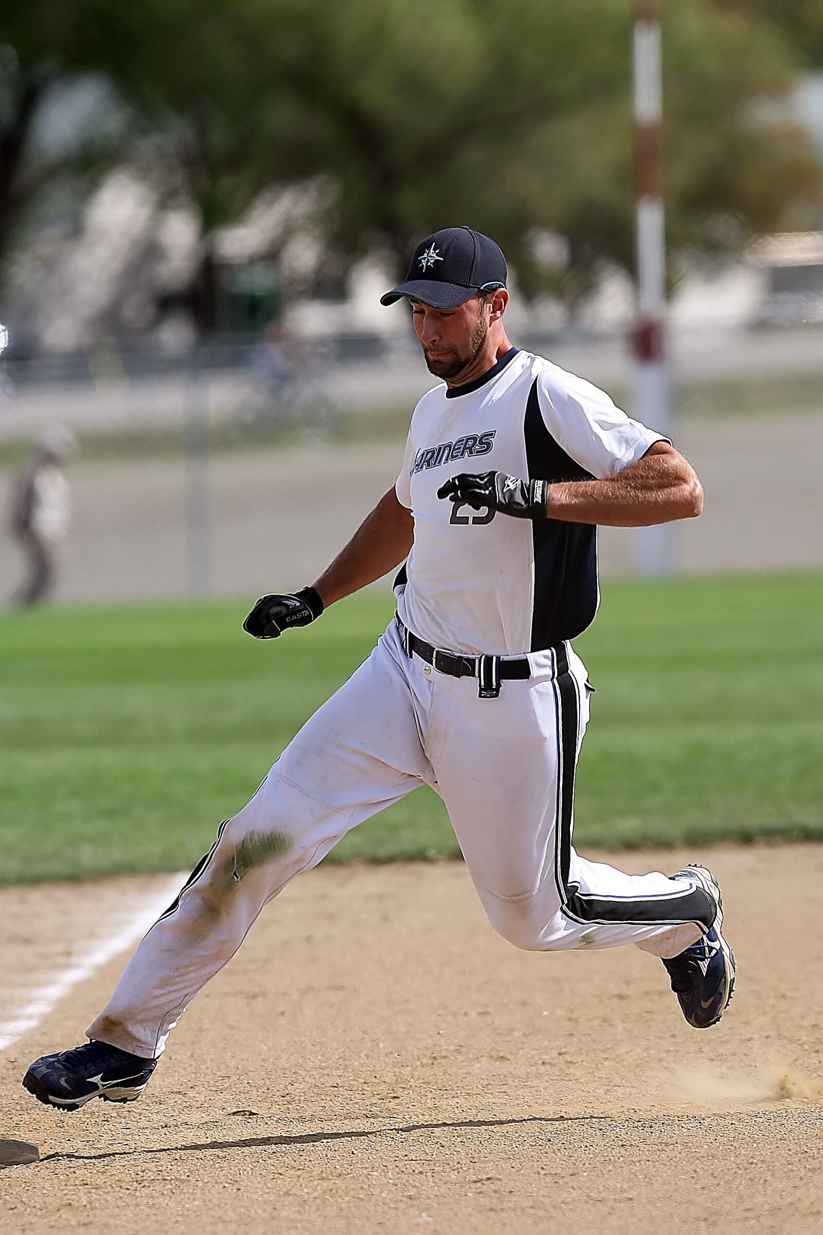 Canon EOS-1D Mark II N sample photo. Softball, men, runner photography