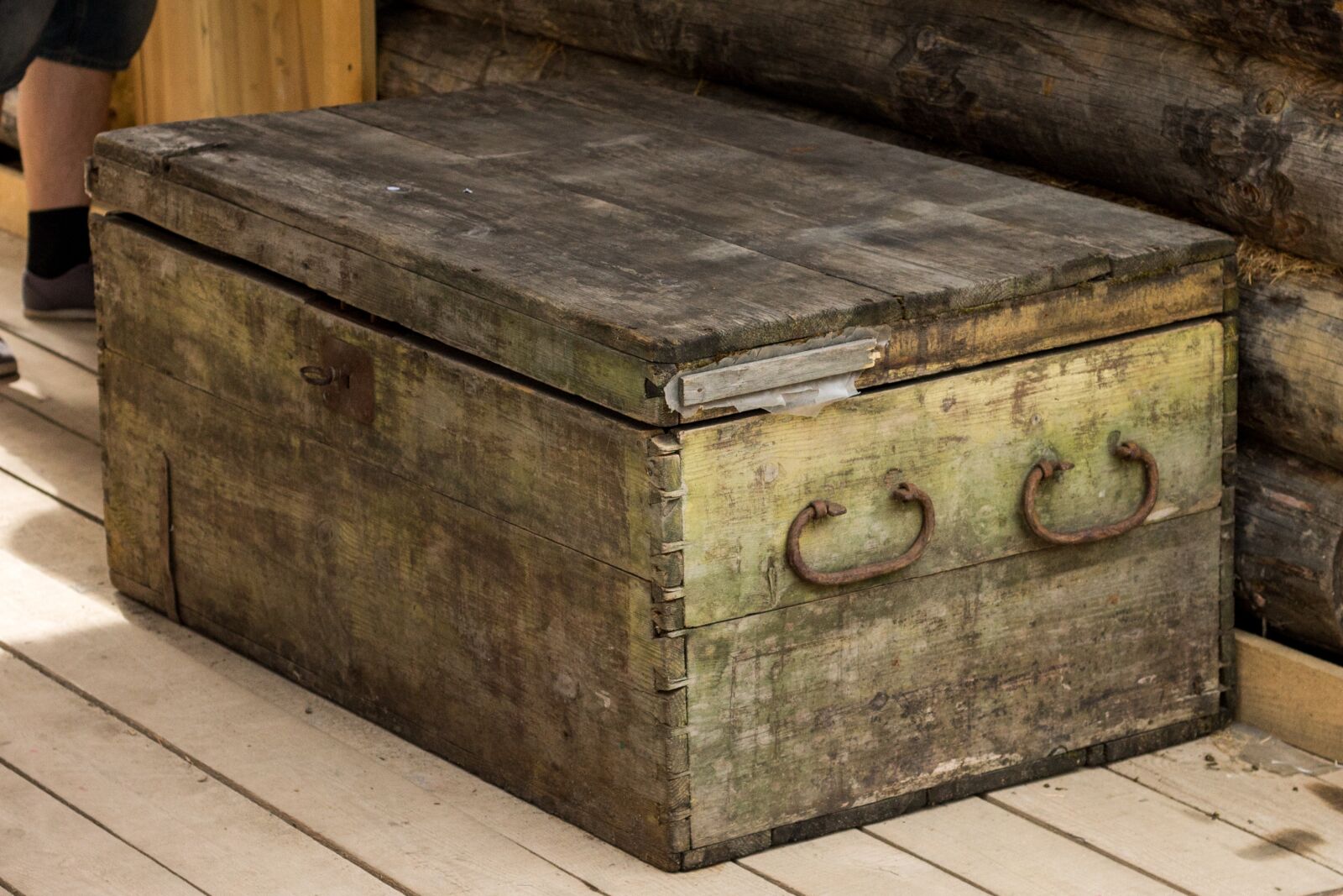 Canon EOS 1100D (EOS Rebel T3 / EOS Kiss X50) + Canon EF 50mm F1.8 II sample photo. Treasure chest, box, chest photography