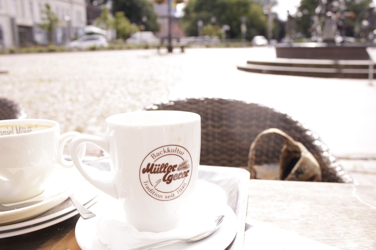 Canon EOS 1000D (EOS Digital Rebel XS / EOS Kiss F) sample photo. Dawn, coffee, coffee break photography