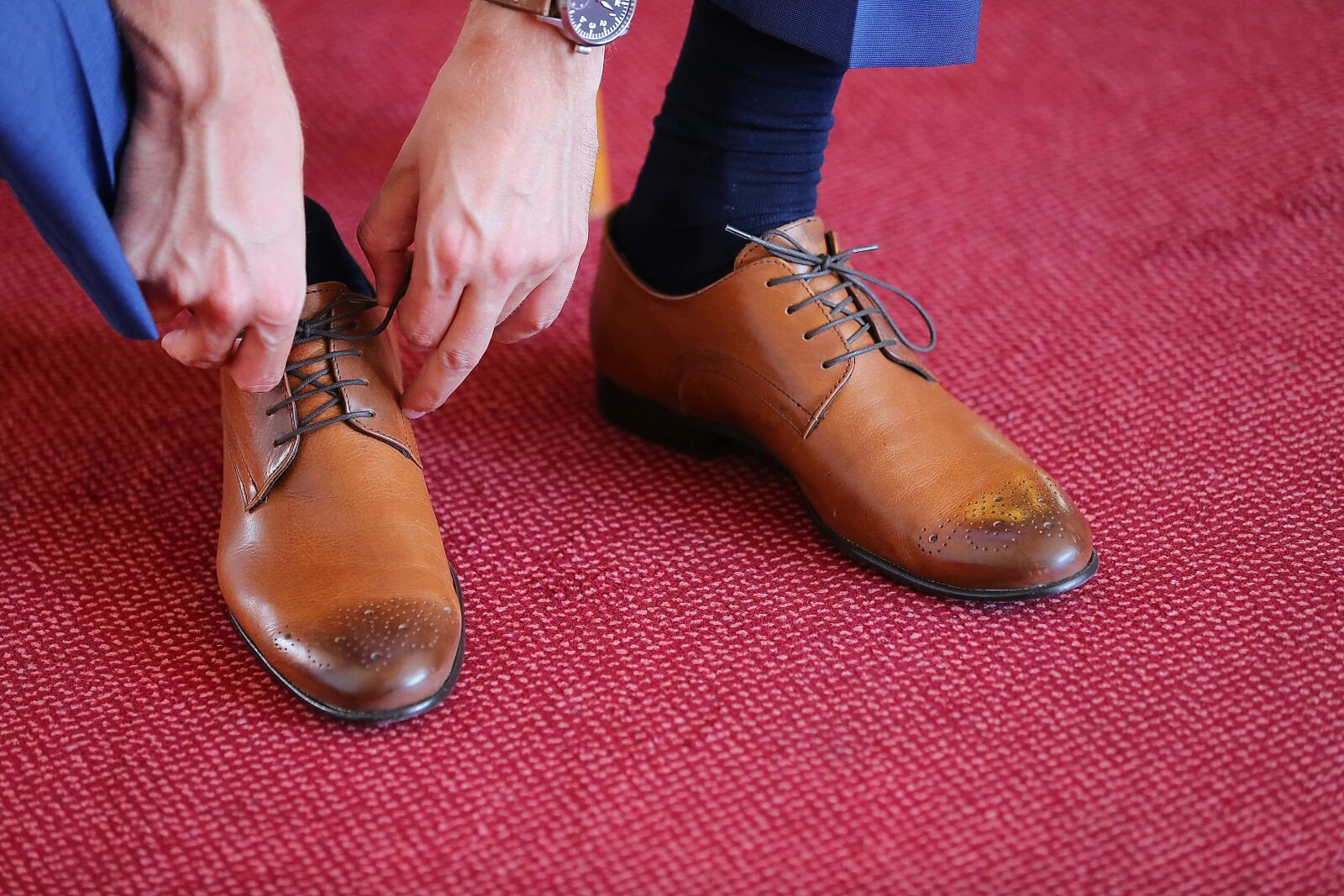 Canon EF 70-200mm F2.8L IS II USM sample photo. Man, shoes, suit, leather photography