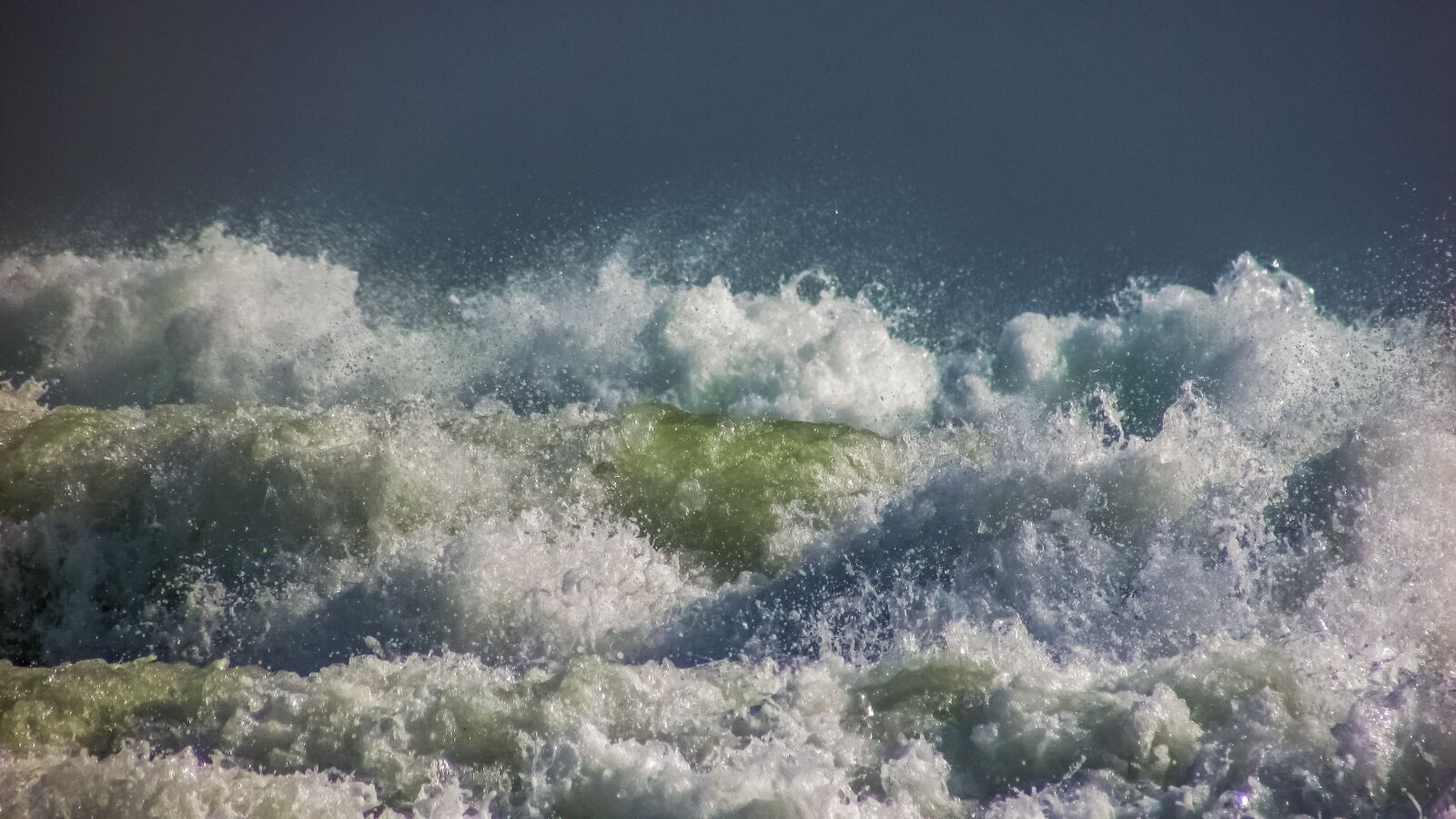 Canon PowerShot SX400 IS sample photo. Waves, spray, foam photography