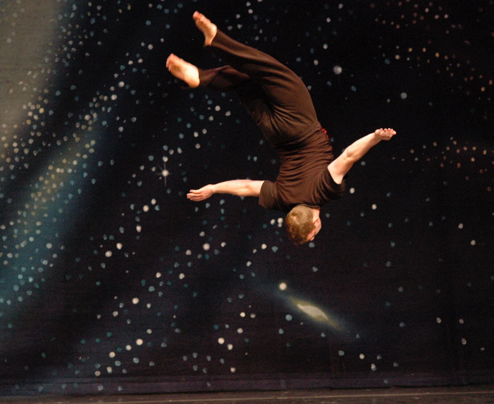 Nikon D70 sample photo. Gymnast, man, flying photography