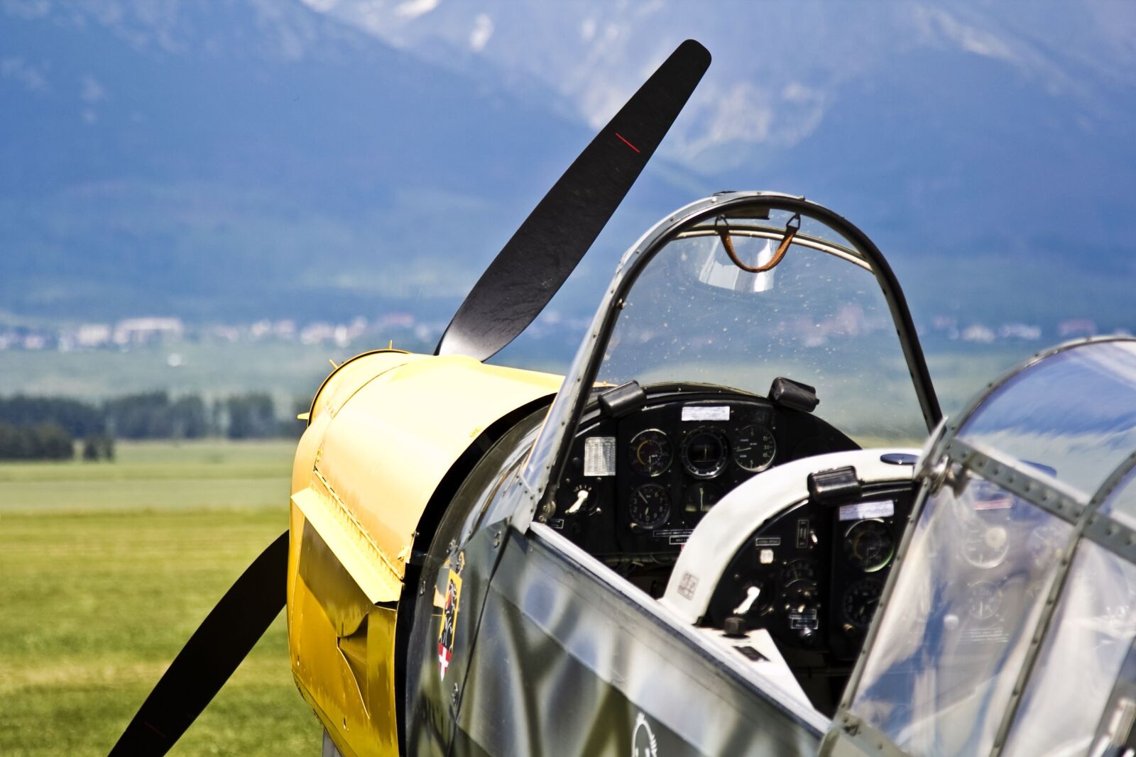 Canon EOS 60D sample photo. Aircraft, flying, aviation photography