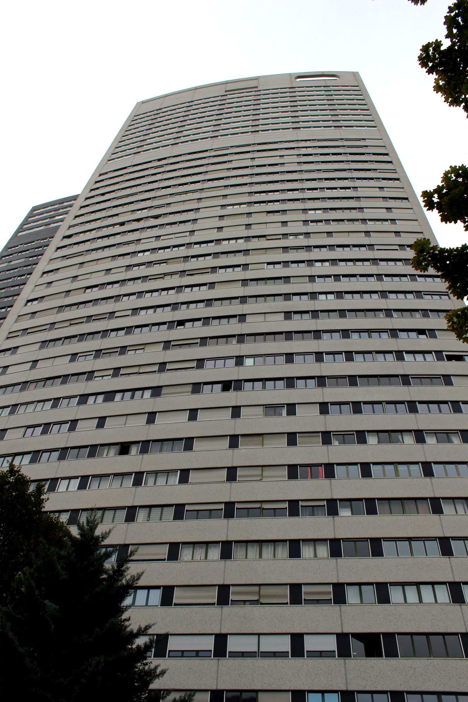 Canon EOS 700D (EOS Rebel T5i / EOS Kiss X7i) sample photo. Courbevoie, tour charras, building photography